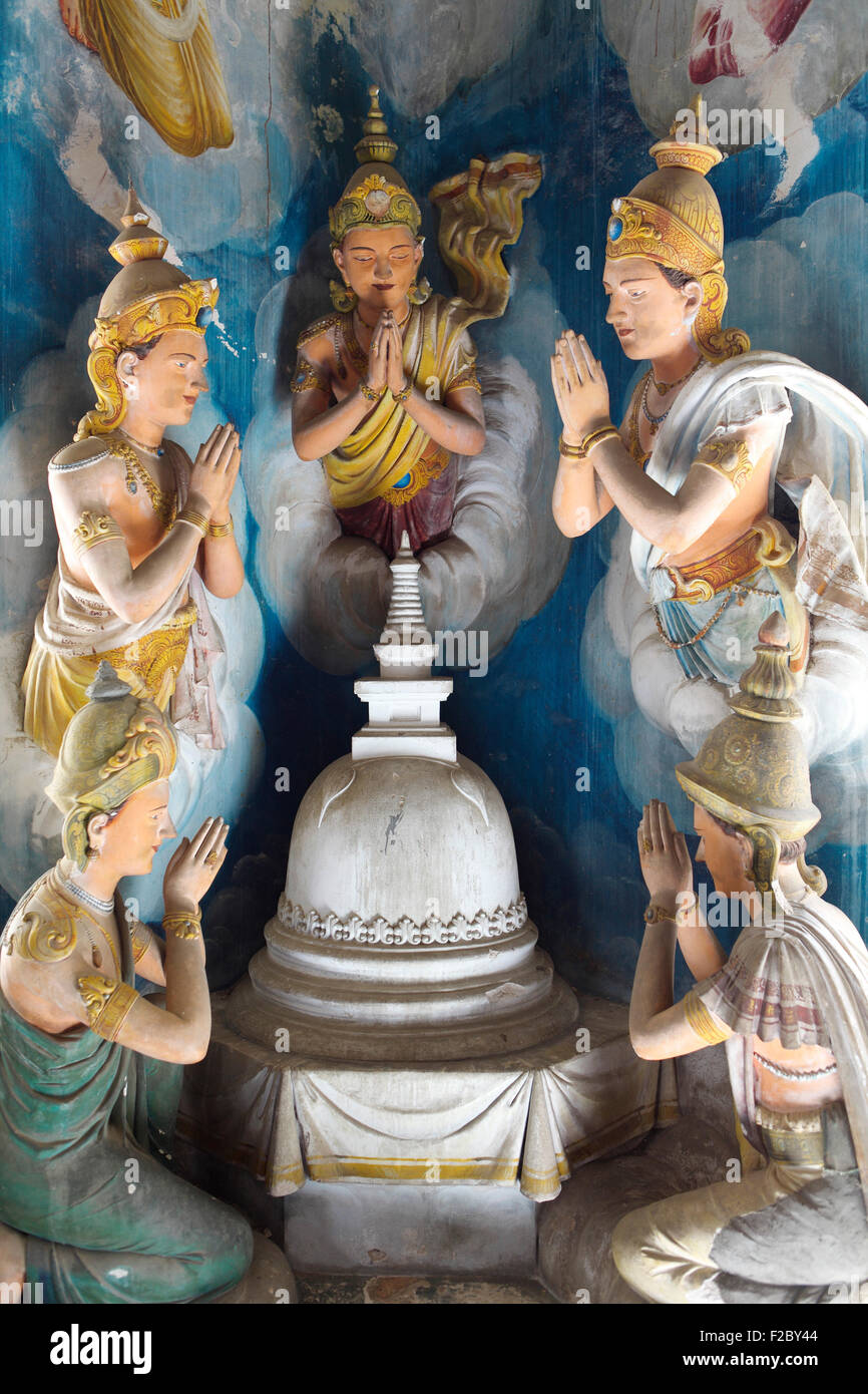Humansized statues, scene from the life of Buddha, Sri Pushparama