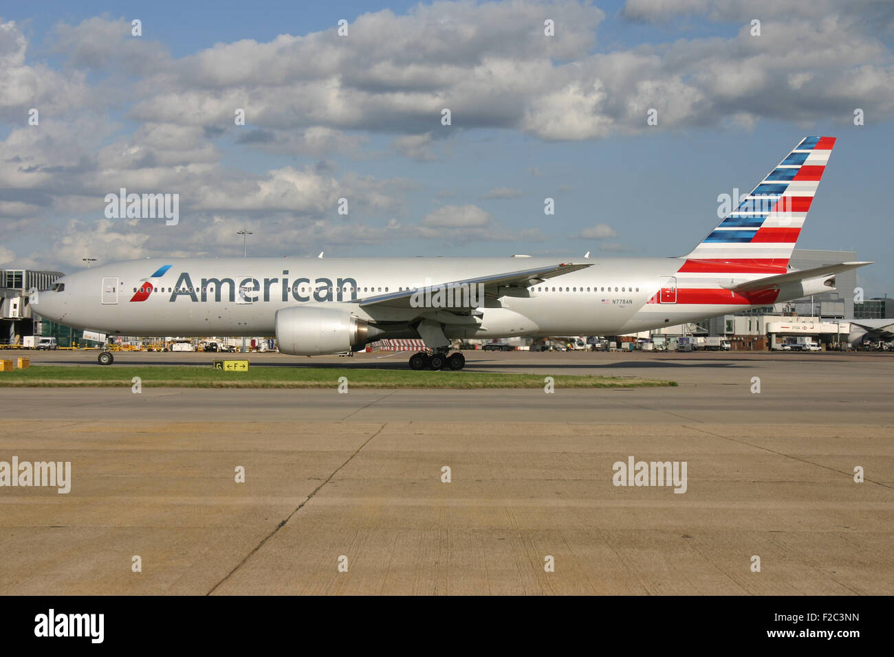 AMERICAN AIRLINES BOEING 777 Stock Photo