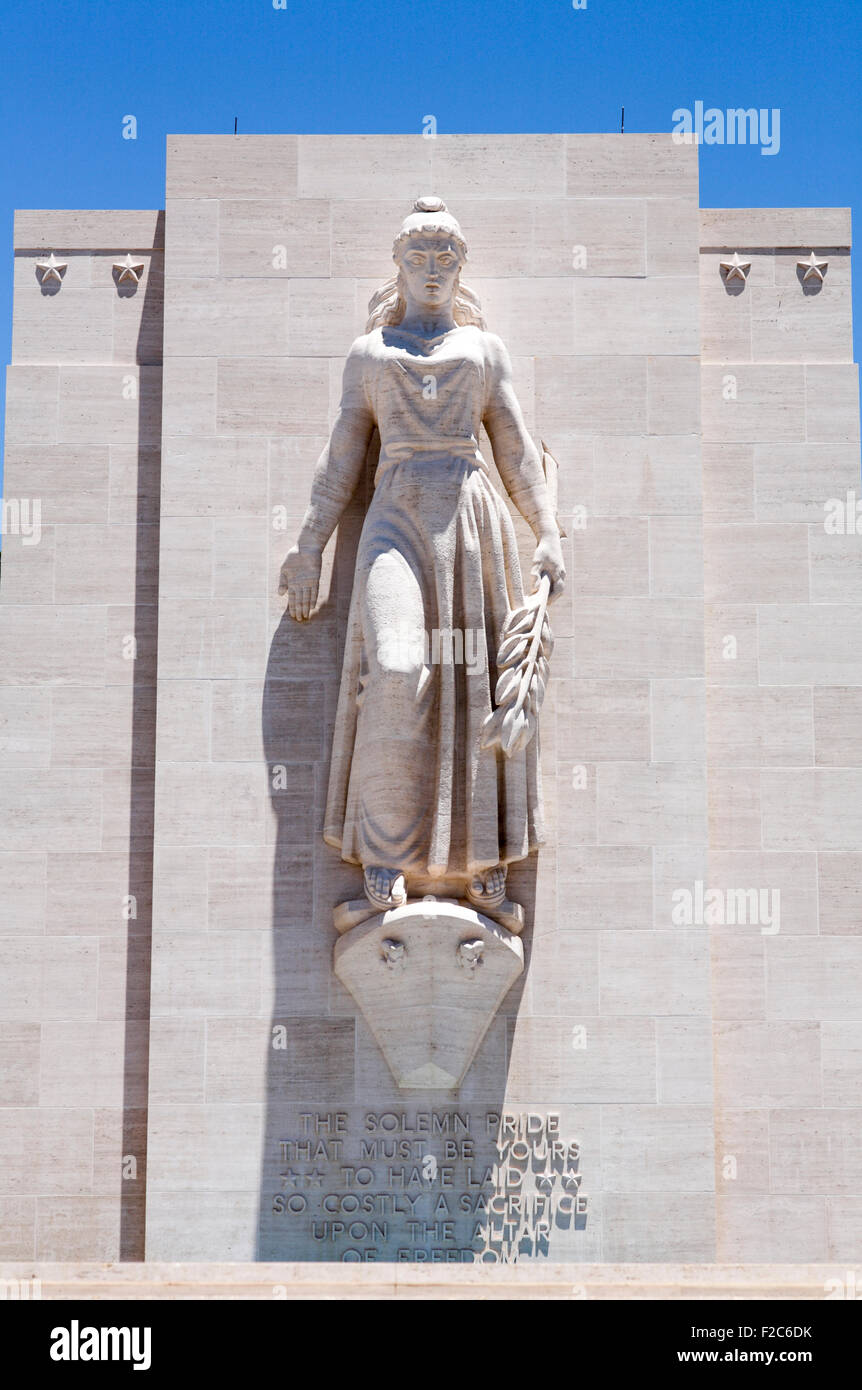 Honolulu, Hawaii, USA. 29th May, 2015. The Lady Columbia statue