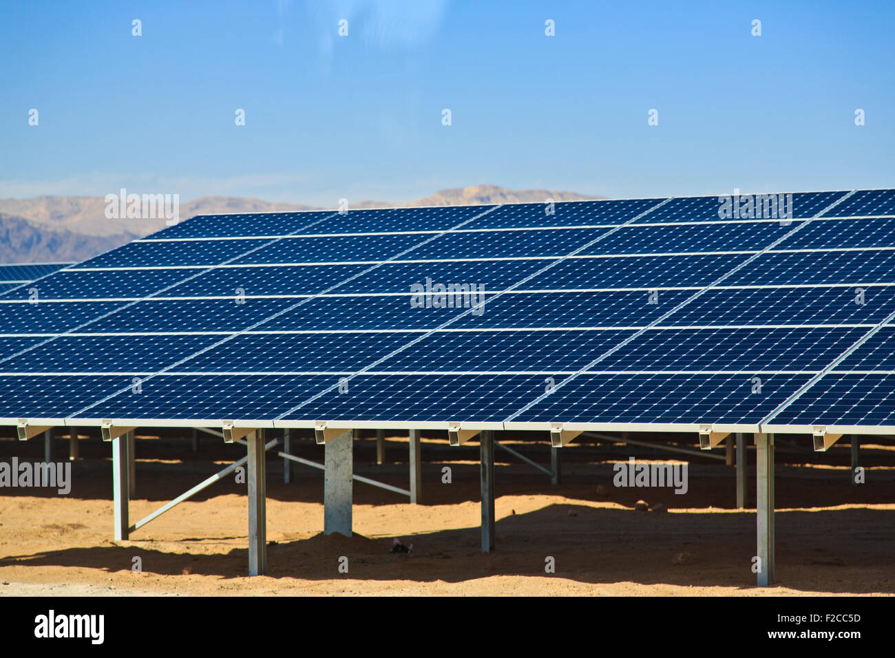 Horizontal solar cell pattern hi-res stock photography and images - Alamy
