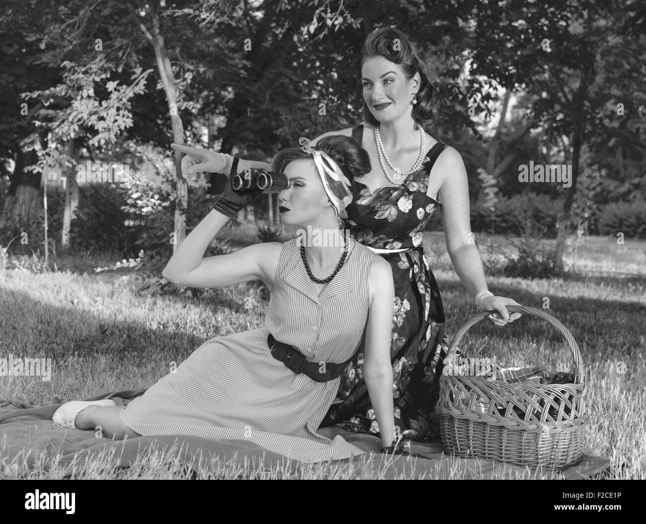 Retro pin up girl talking hires stock photography and images Alamy