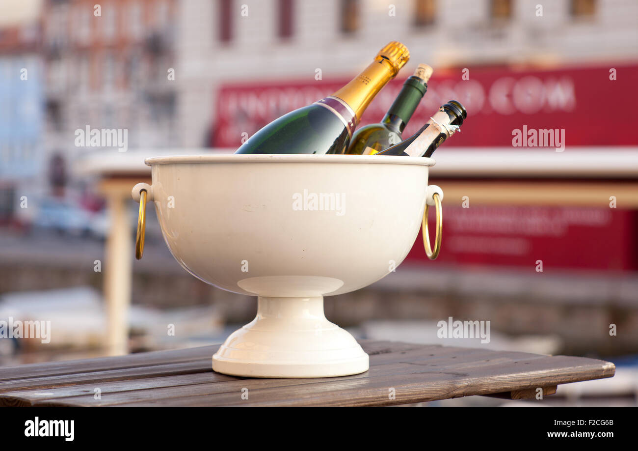Bottles of sparkling wine in a tub with ice Stock Photo Alamy