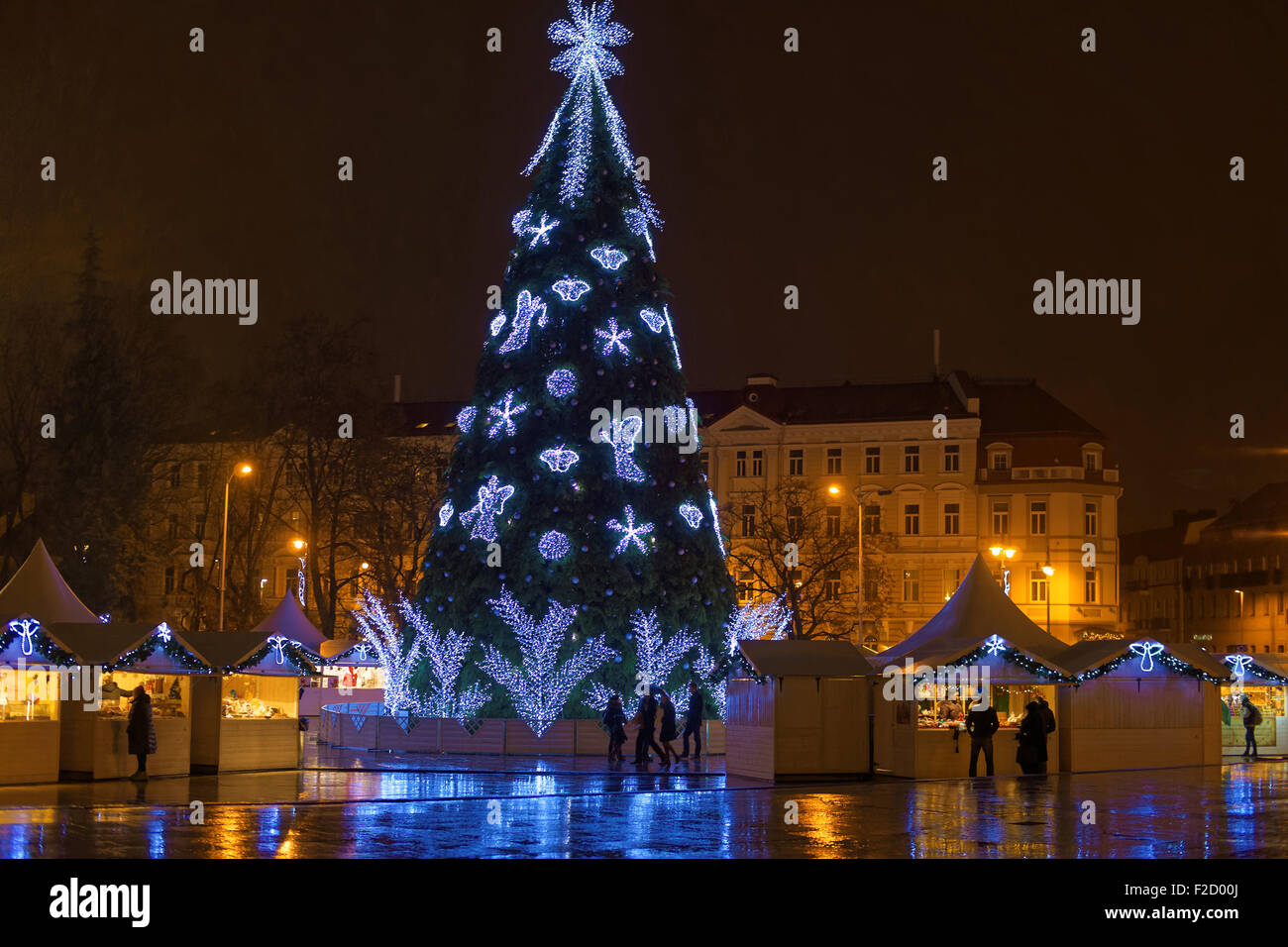 Traditional European Christmas Market In Vilnius (Lithuania) At Night ...