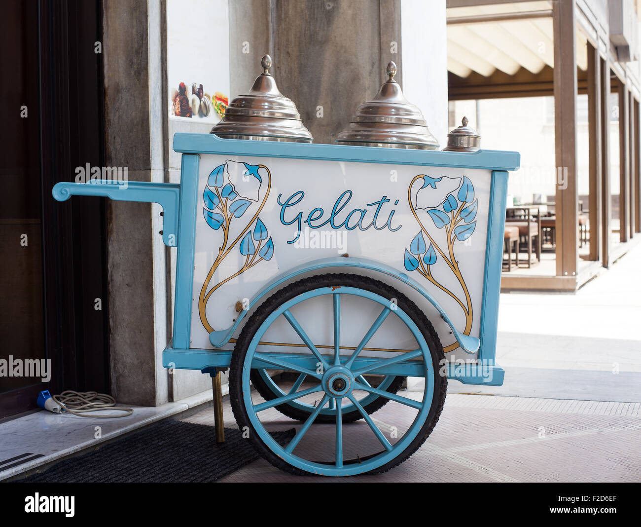 View of vintage ice cream cart on the street Stock Photo - Alamy