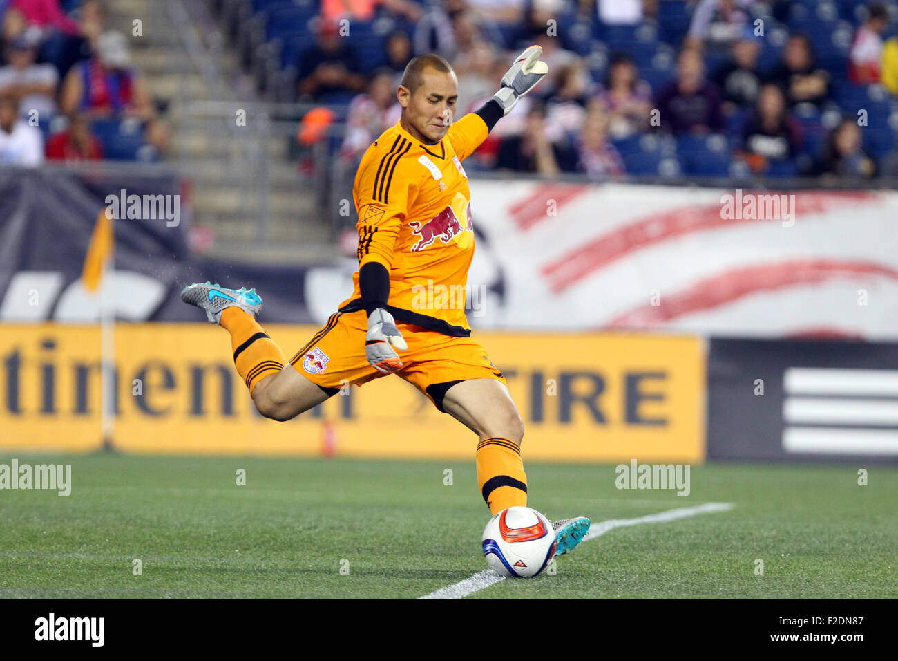 Foxborough, Massachussetts, USA. 16th September, 2015. New York Red Bulls goalkeeper Luis Robles (31) puts the ball in play during the second half of the MLS game between the New England Revolution and New York Red Bulls at Gillette Stadium. New England defeated New York 2-1. Credit:  Cal Sport Media/Alamy Live News Stock Photo