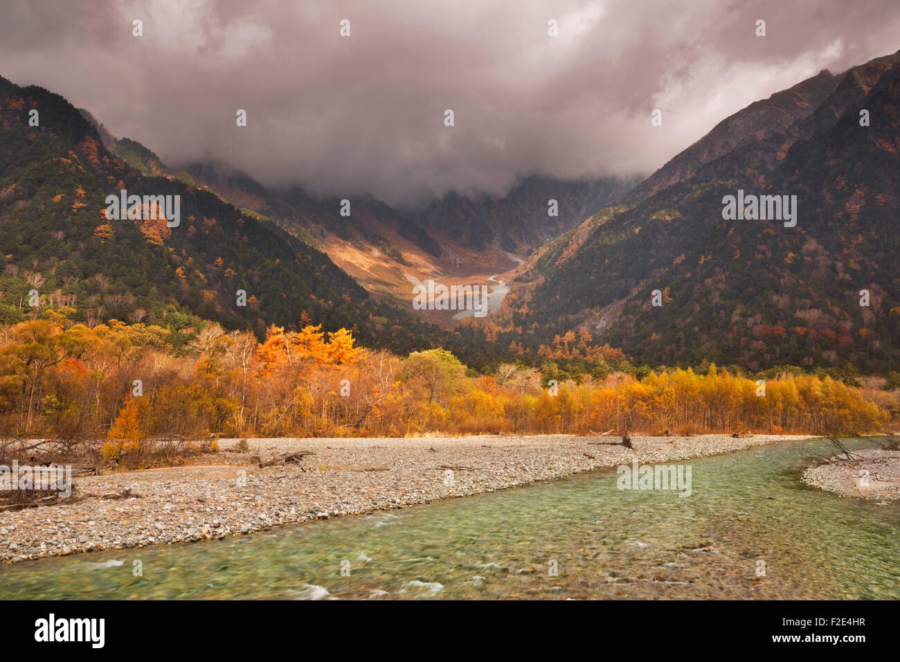 Autumn colours along the Azusa River in Kamikochi National Park (上高地) in Japan. Stock Photo