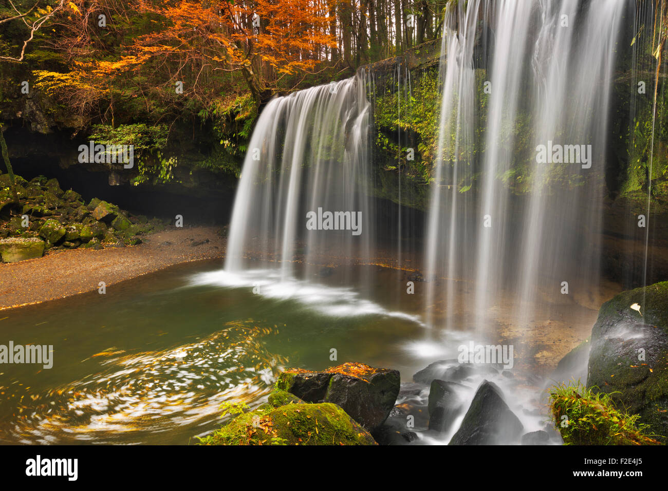 The Nabegataki Falls 鍋ヶ滝 On The Island Of Kyushu Japan Surrounded By Autumn Colours Stock Photo Alamy The Nabegataki Falls 鍋ヶ滝 On The Island Of Kyushu Japan Surrounded By Autumn Colours Stock Photo Alamy