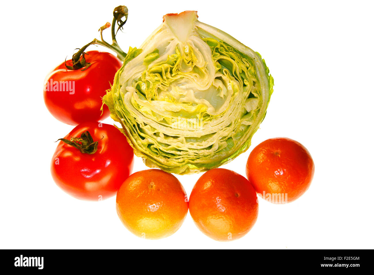 Kopfsalat / gruener Salat, Tomaten, Mandarinen/ Clementinen - Symbolbild Nahrungsmittel . Stock Photo