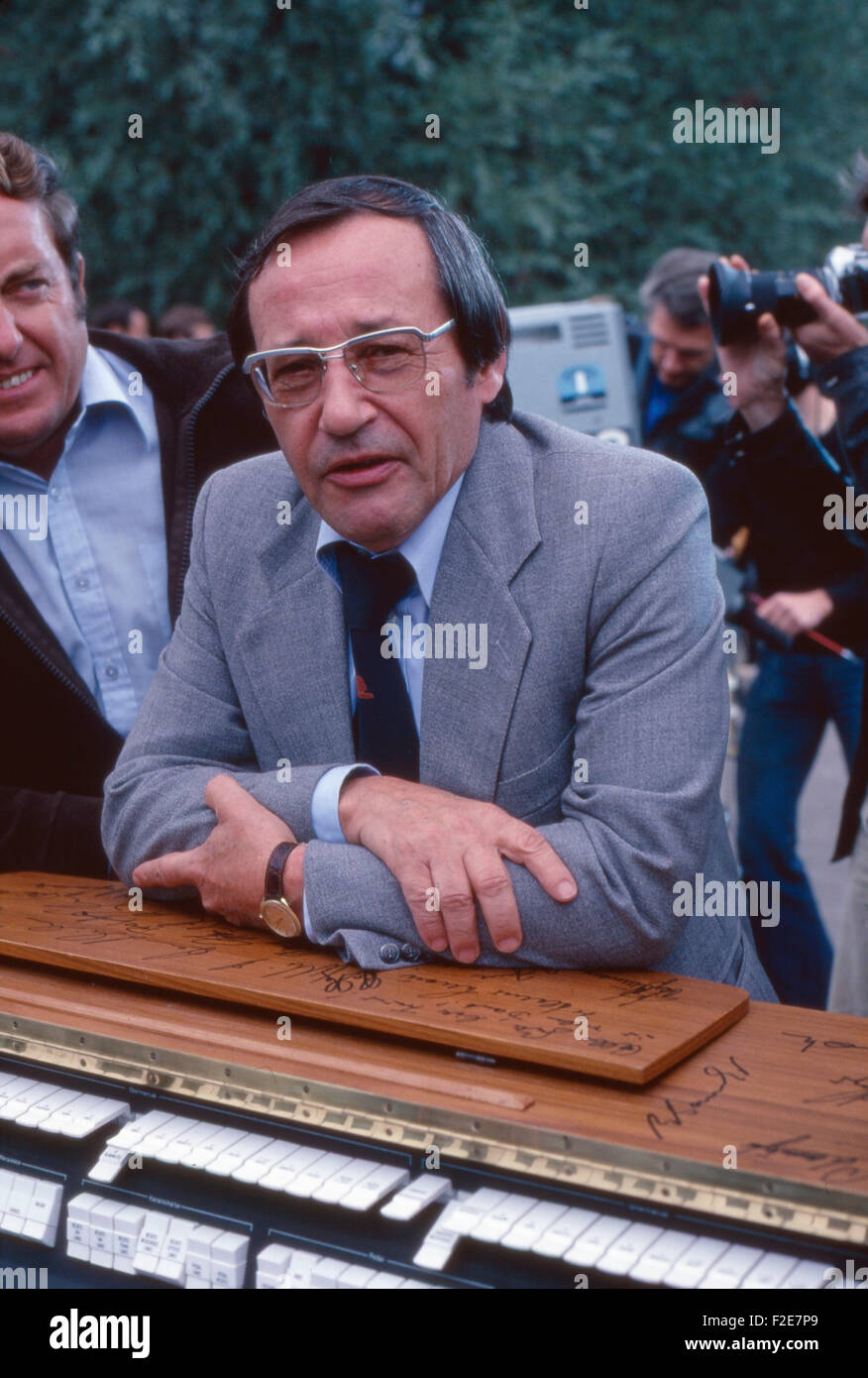 Der ZDF Nachrichtensprecher Karlheinz Rudolph, Deutschland 1970er Jahre. TV news presenter Karlheinz Ruidolph of Zweites Deutsches Fernsehen, Germany 1970s. 24x36DiaV11 Stock Photo