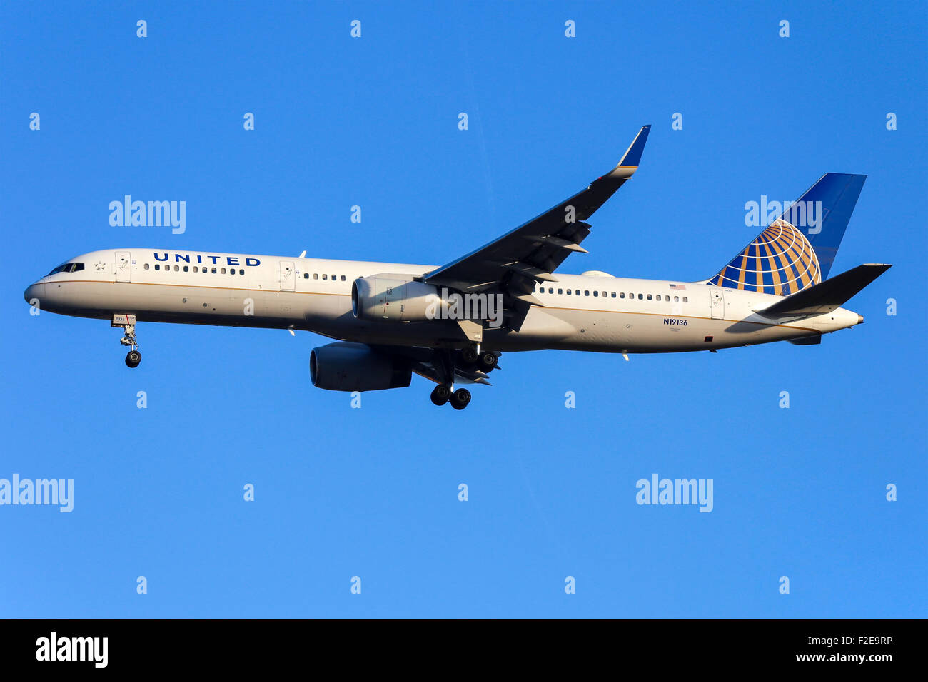 United Airlines Boeing 757-200 approaches runway 23R at Manchester airport. Stock Photo