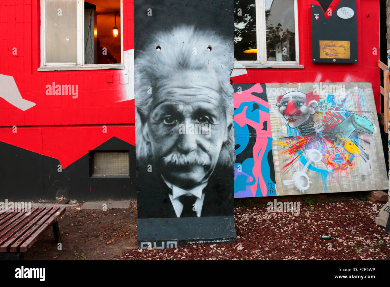 Albert Einstein-Graffity auf Mauerstuecken, Berlin-Kreuzberg. Stock Photo