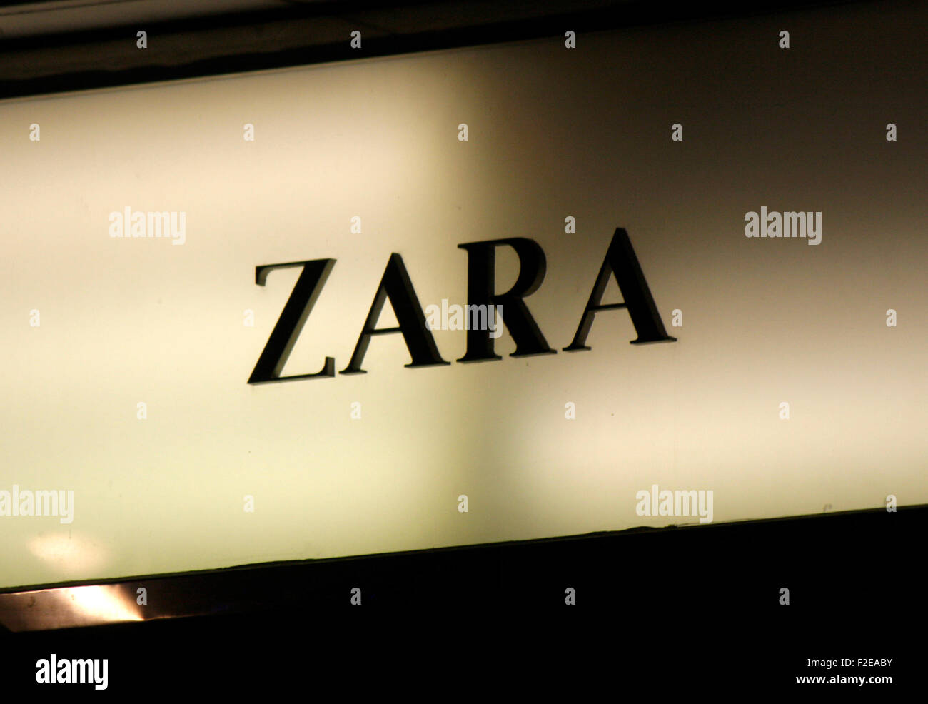 NOVEMBER 2013 BERLIN brands the logo of the clothing company "Zara", Berlin Stock Photo Alamy