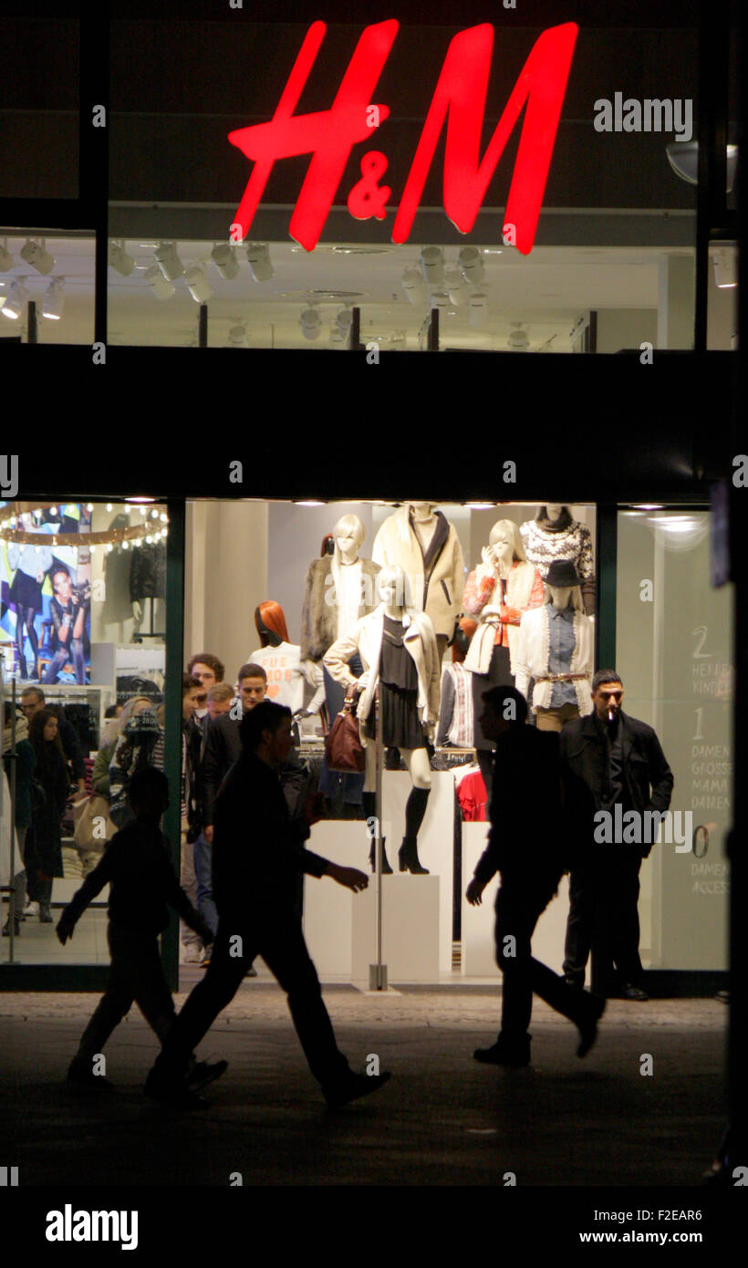 NOVEMBER 2013 - BERLIN: brands: the logo of the clothing company "H and M" (H  und M), Berlin Stock Photo - Alamy