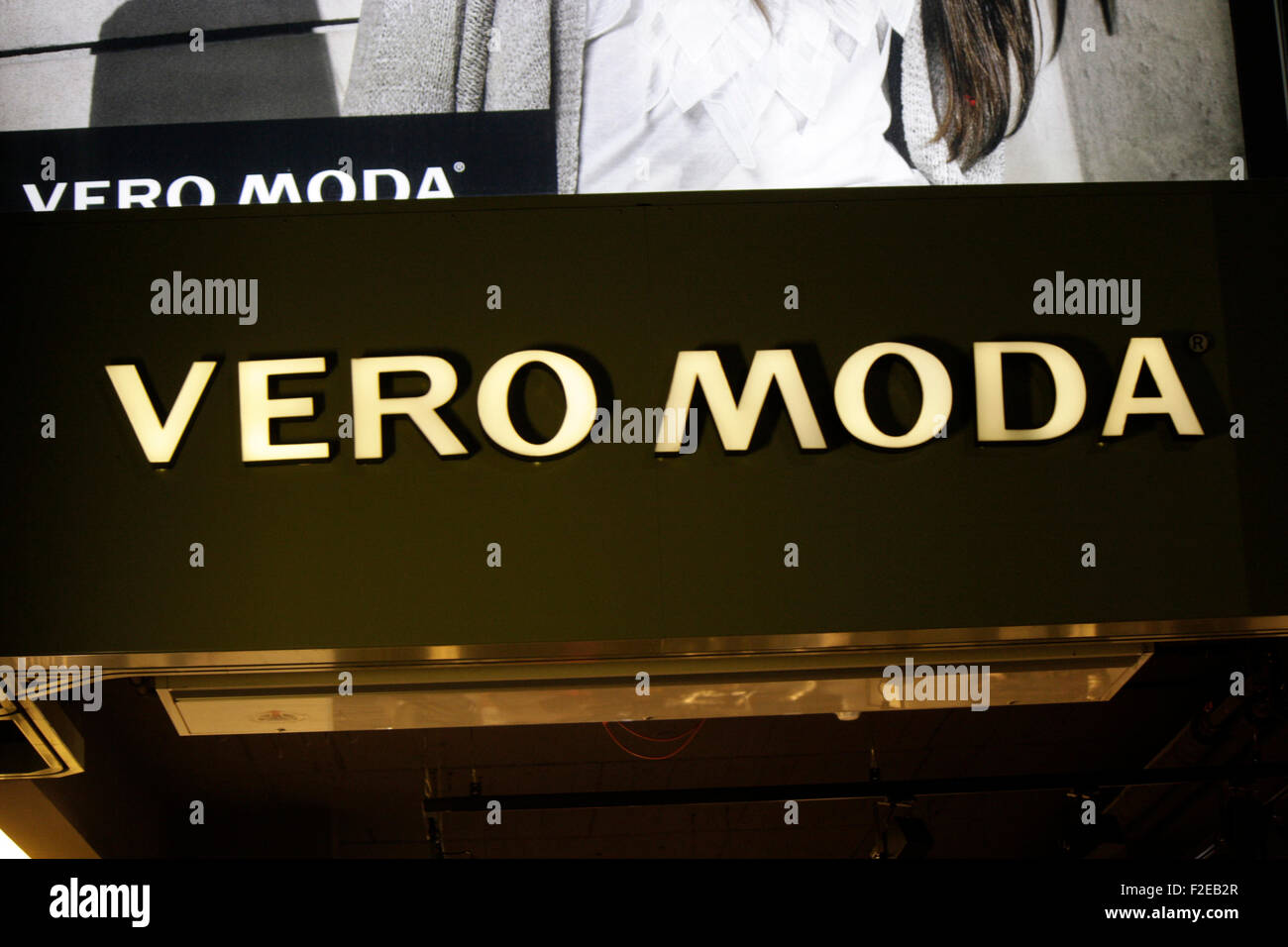 Vero moda hi-res stock photography and images - Alamy