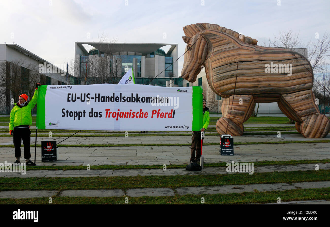 'EU-US-Handelsabkommen - Stoppt das Trojanische Pferd!' - Demonstration unter dem Motto 'Wir haben es satt' fuer eine oekologisc Stock Photo