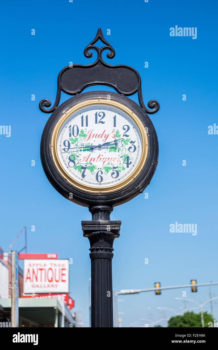Antique clock shop hires stock photography and images Alamy