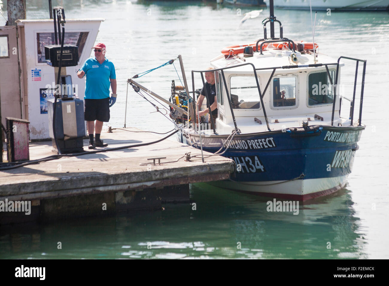 Boat refueling hires stock photography and images Alamy