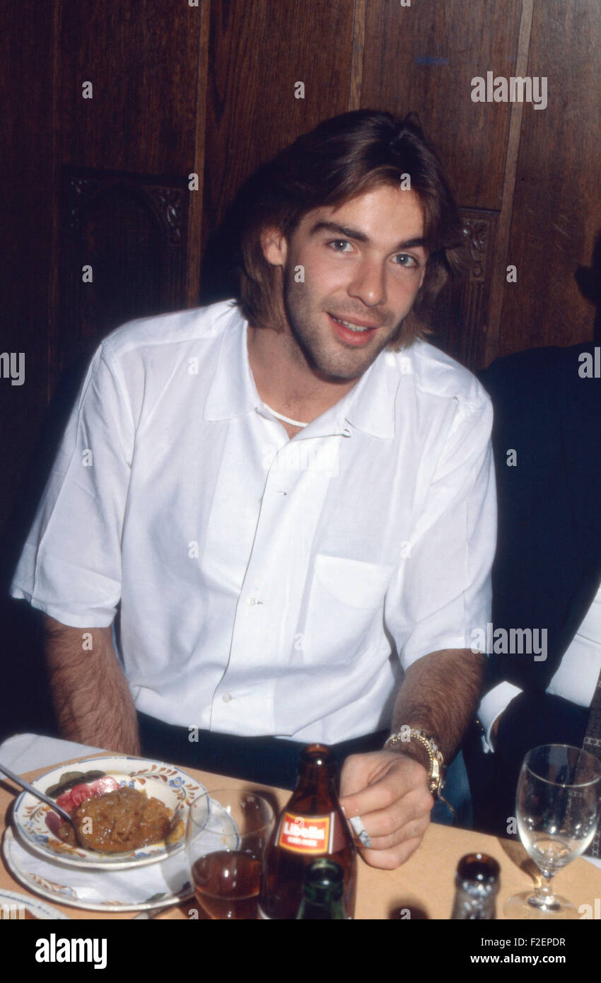 Der deutsche Schauspieler Sascha Hehn, Deutschland 1980er Jahre. German  actor Sascha Hehn, Germany 1980s. 24x36DiaV74 Stock Photo - Alamy