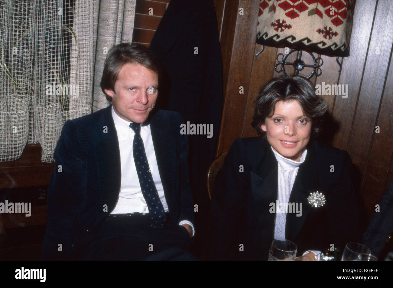 Der Deutsche Filmproduzent Bernd Tewaag Mit Der Schauspielerin Uschi Glas Deutschland 1980er Jahre Movie Producer Bernd Tewaag With Actress Uschi Glas Germany 1980s 24x36diav75 Stock Photo Alamy