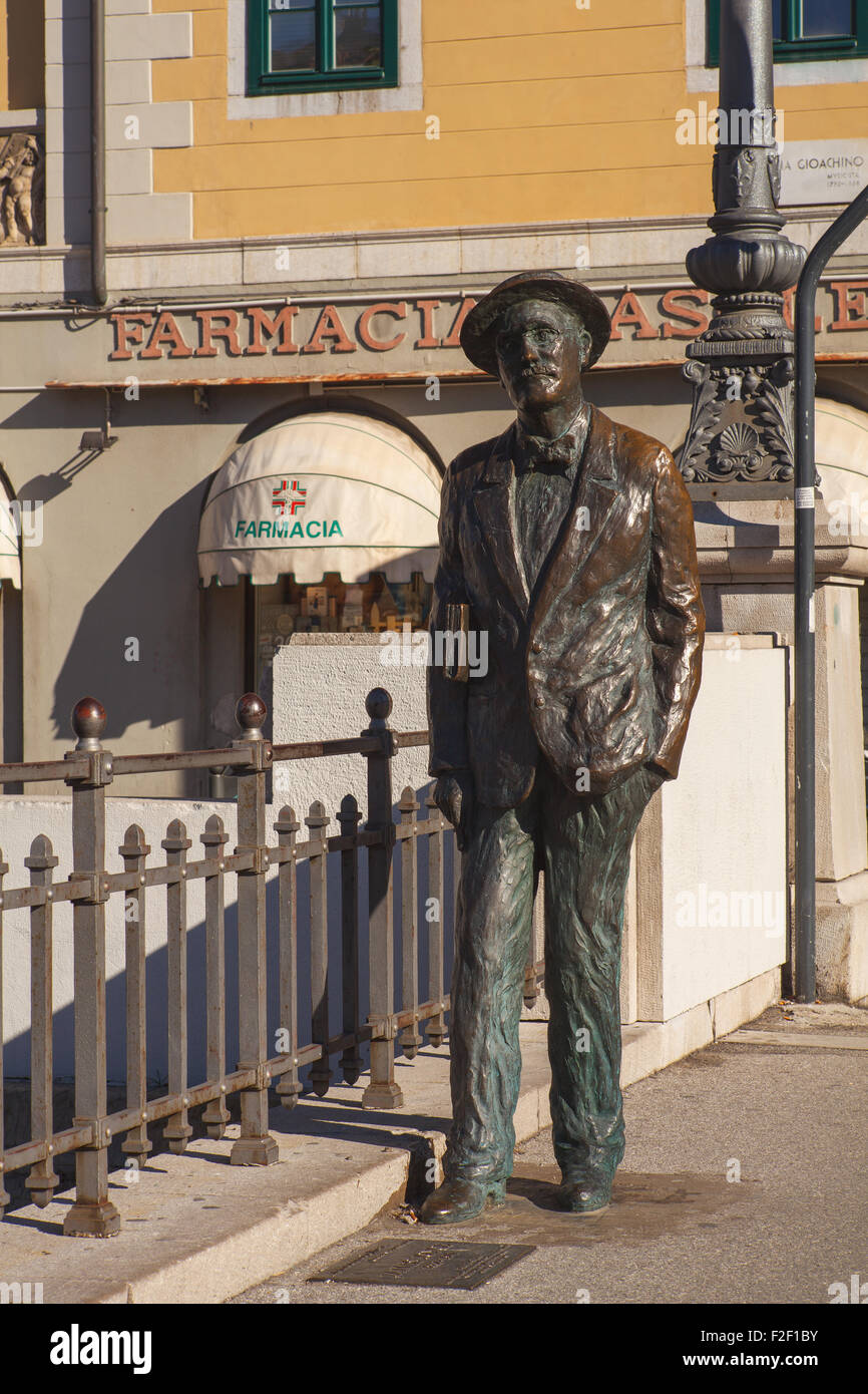 James joyce statue trieste hi-res stock photography and images - Alamy