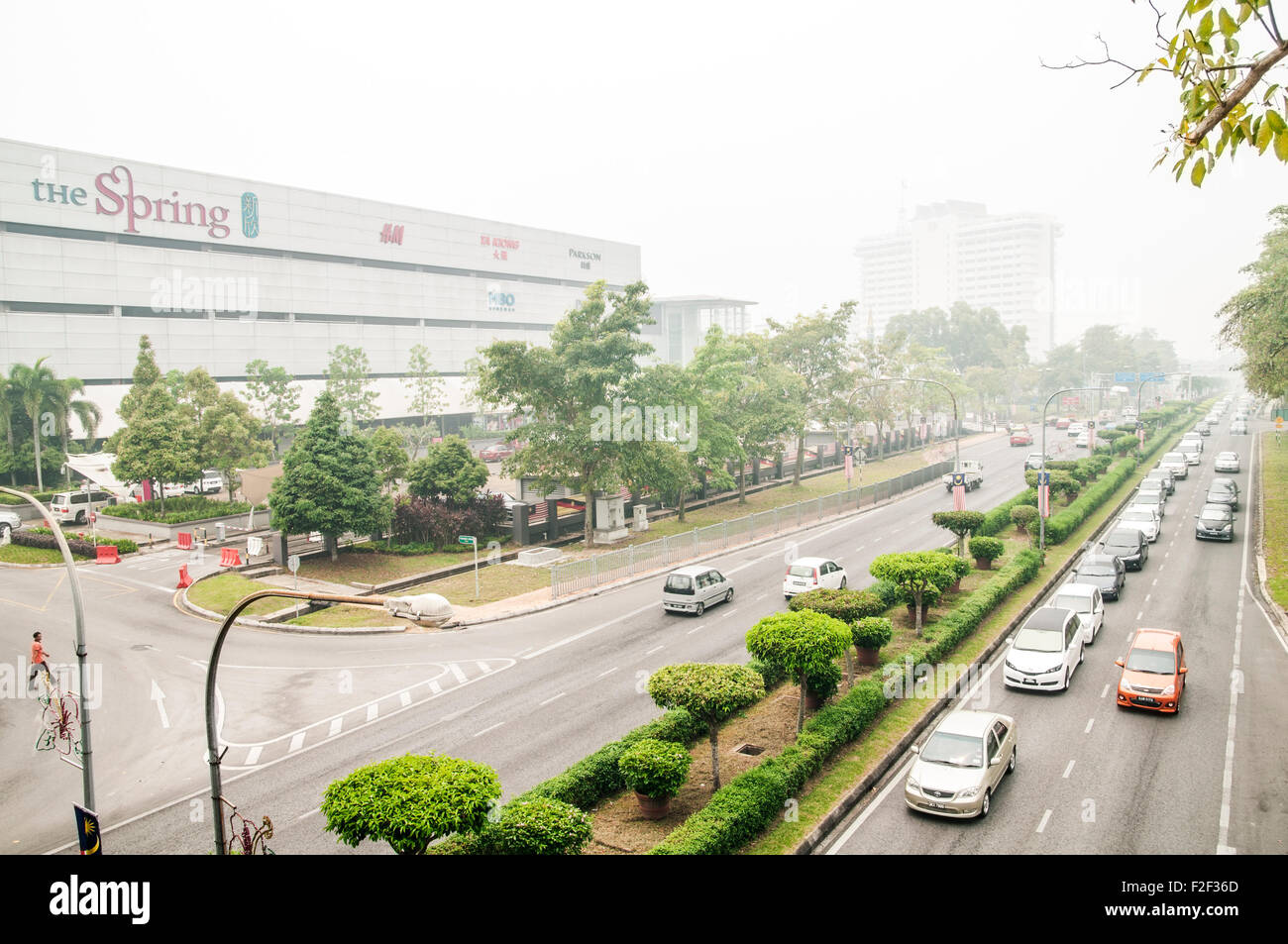 Kuching, Malaysia. 17th September, 2015. Kuching city has been hit with haze at a very unhealthy level. The Air Pollutant Index rose to 205 as at 1200pm today. Billowing smoke from the forest fires in the state and Indonesia has engulfed the whole country. Credit:  iportret/Alamy Live News Stock Photo