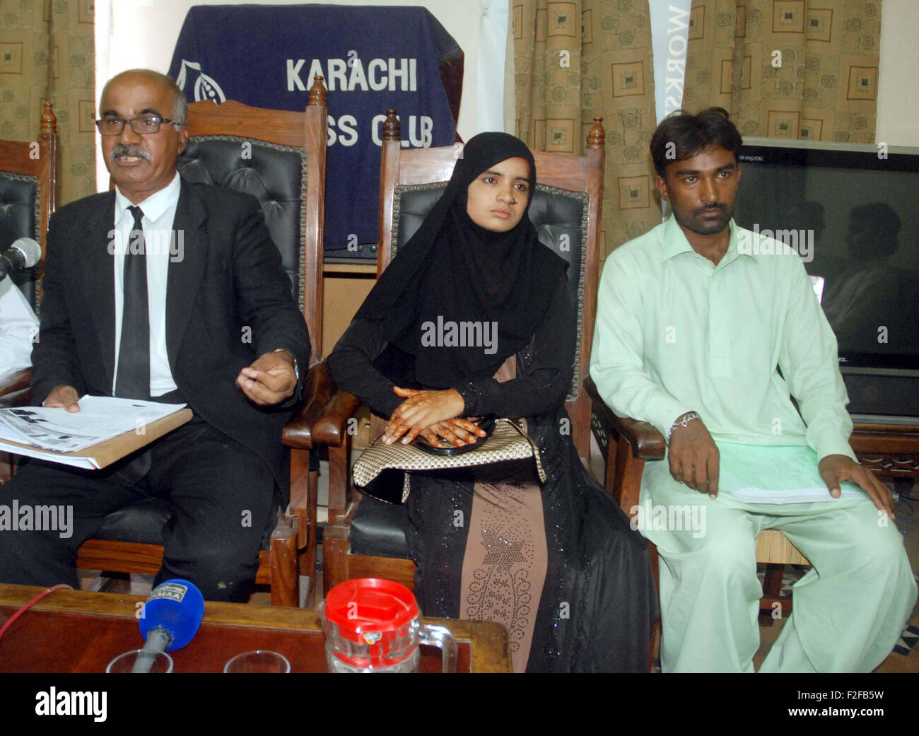 Pakistan. 17th September, 2015. Saira of Mir Pur Khas talking to media