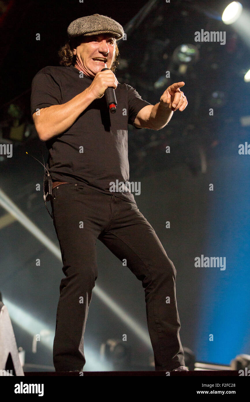 Chicago, Illinois, USA. 15th Sep, 2015. Singer BRIAN JOHNSON of AC/DC ...