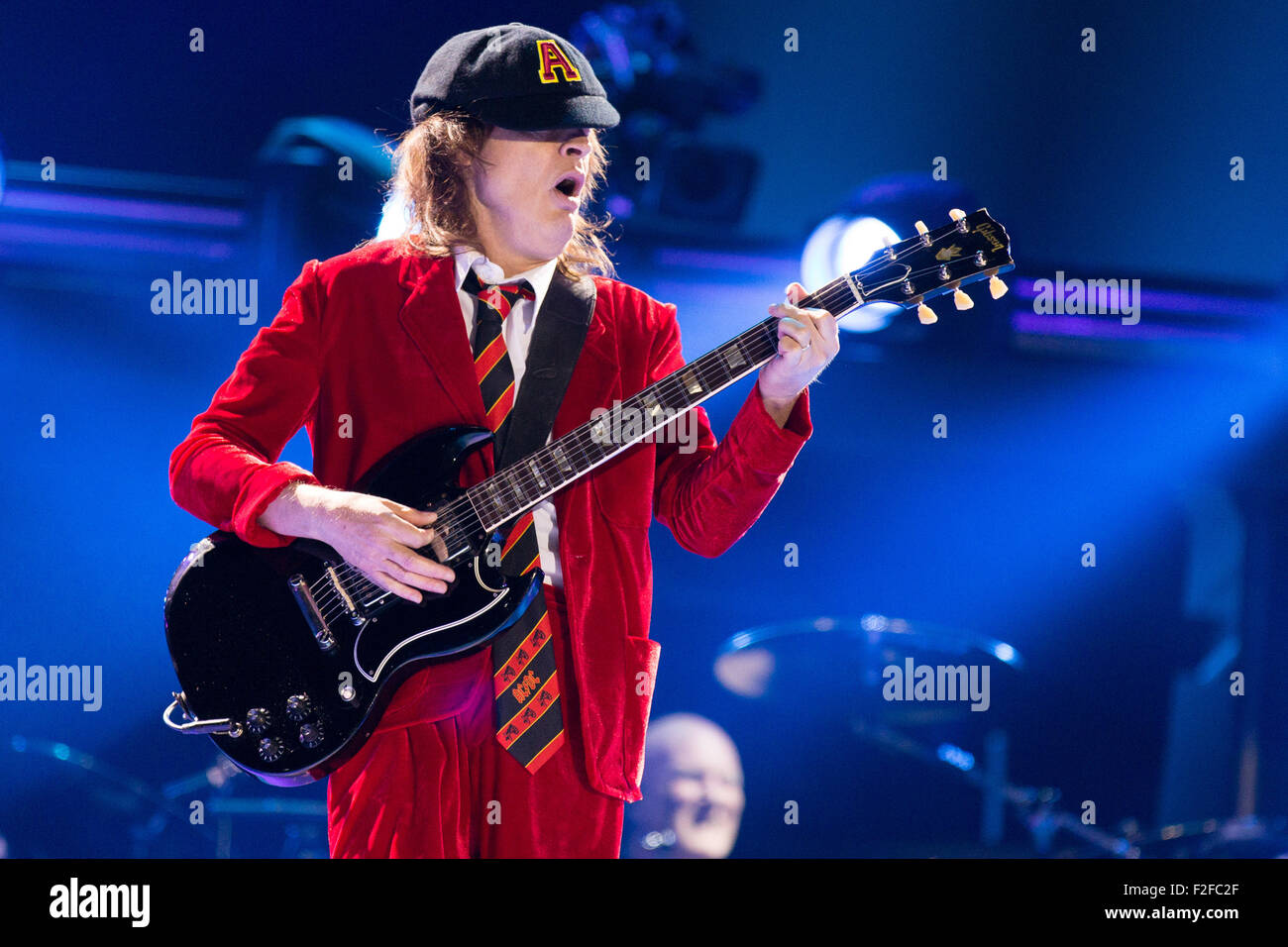 Chicago, Illinois, USA. 15th Sep, 2015. Guitarist ANGUS YOUNG of AC/DC ...