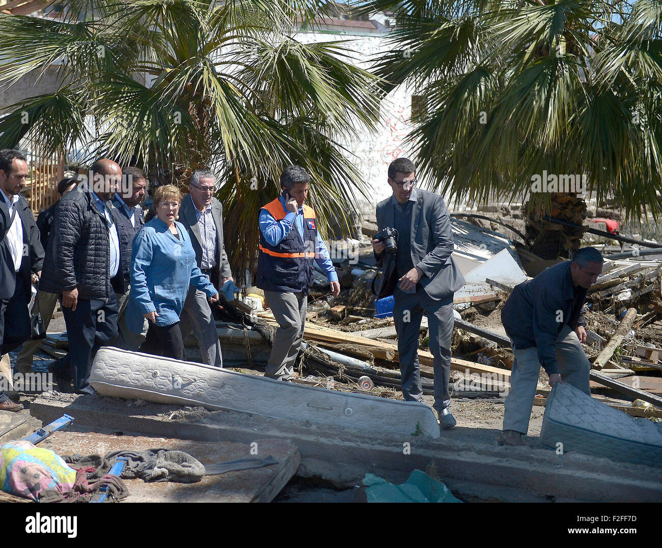 Coquimbo, Chile. 17th Sep, 2015. Image provided by Chile's Presidency shows Chilean President Michelle Bachelet (C) inspecting the coastal area in Coquimbo City, Chile, Sept. 17, 2015. The coastal area in Coquimbo City was damaged by the tsunami following the recent earthquak. The earthquake has so far left ten people dead, according to the Chile's National Office for Emergencies of the Ministry of Interior and Public Security (ONEMI), in addition to the evacuation of a million people. Credit:  Sebastian Rodriguez/Chile's Presidency/Xinhua/Alamy Live News Stock Photo