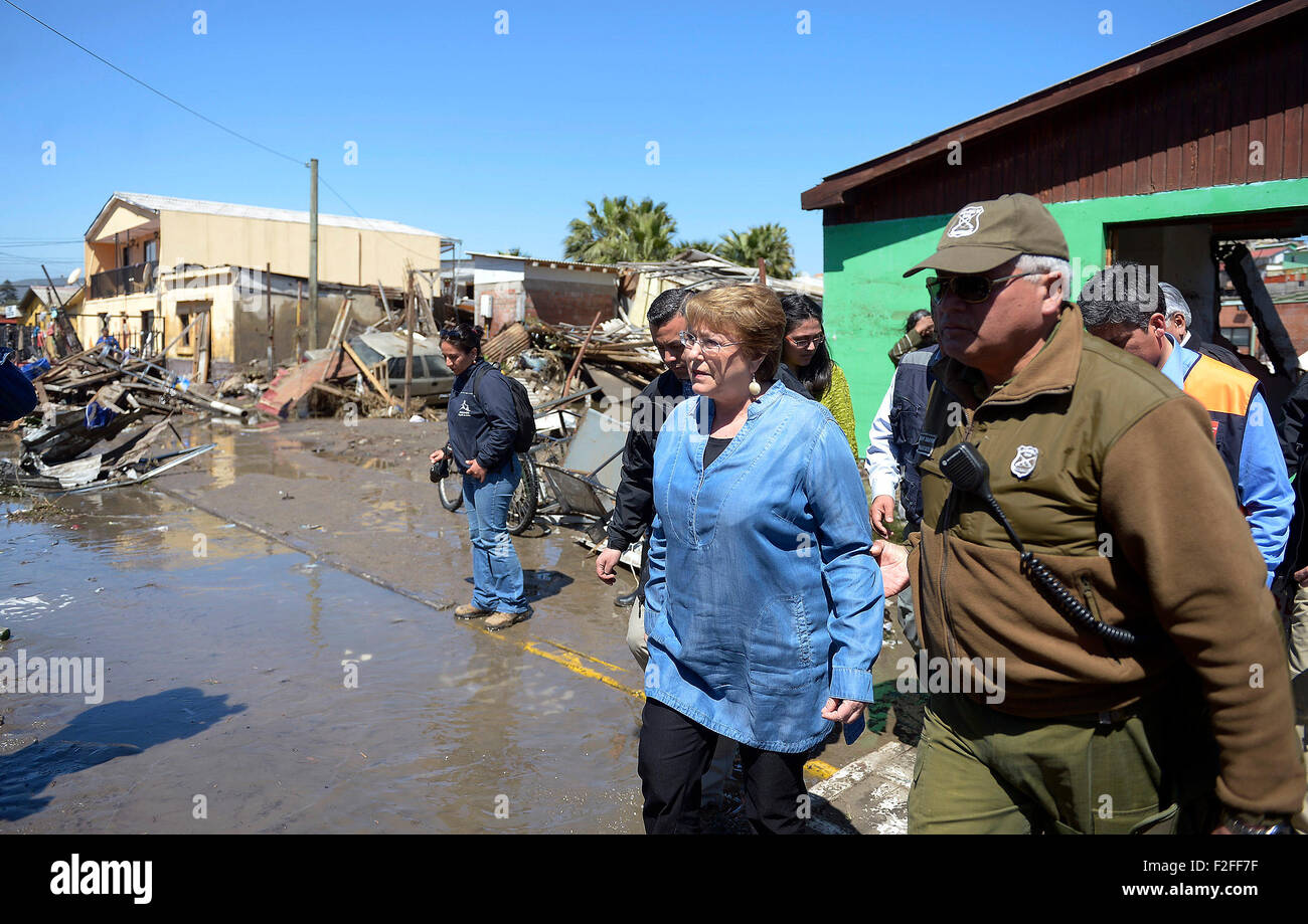 Coquimbo, Chile. 17th Sep, 2015. Image provided by Chile's Presidency shows Chilean President Michelle Bachelet (L) inspecting the coastal area in Coquimbo City, Chile, Sept. 17, 2015. The coastal area in Coquimbo City was damaged by the tsunami following the recent earthquak. The earthquake has so far left ten people dead, according to the Chile's National Office for Emergencies of the Ministry of Interior and Public Security (ONEMI), in addition to the evacuation of a million people. Credit:  Sebastian Rodriguez/Chile's Presidency/Xinhua/Alamy Live News Stock Photo