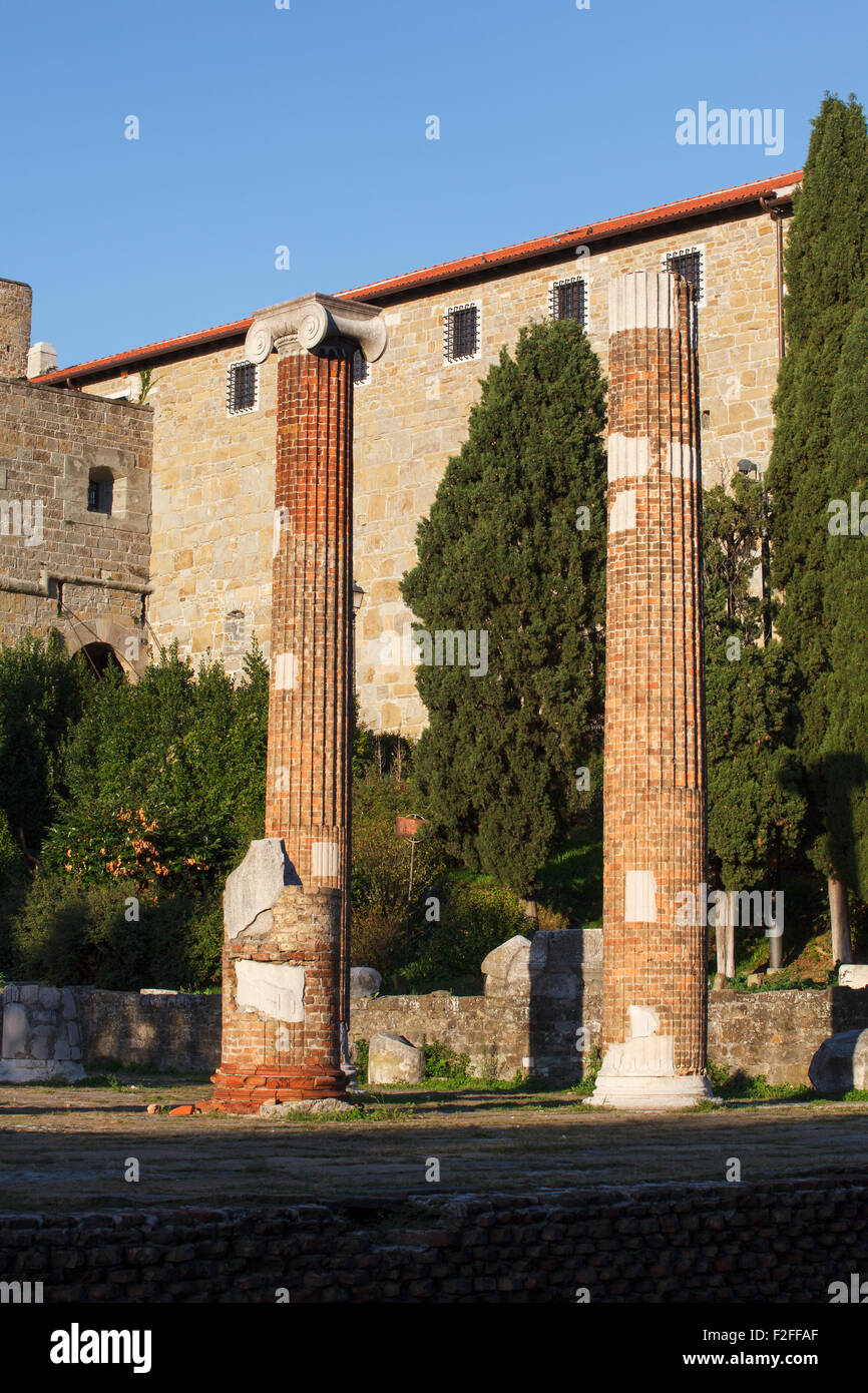 Old roman columns in hi-res stock photography and images - Alamy