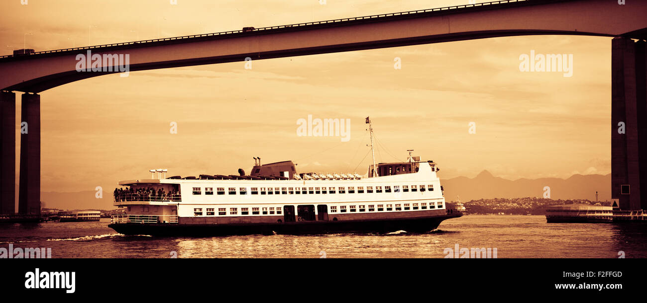 Brazil guanabara bay niteroi ferry hi-res stock photography and images ...