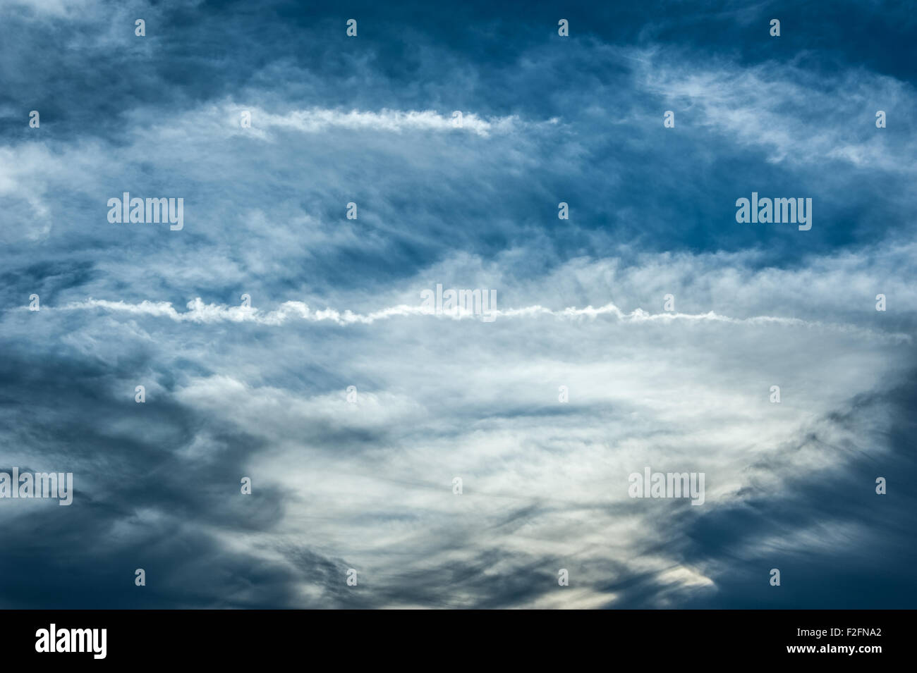 Contrails hi-res stock photography and images - Alamy
