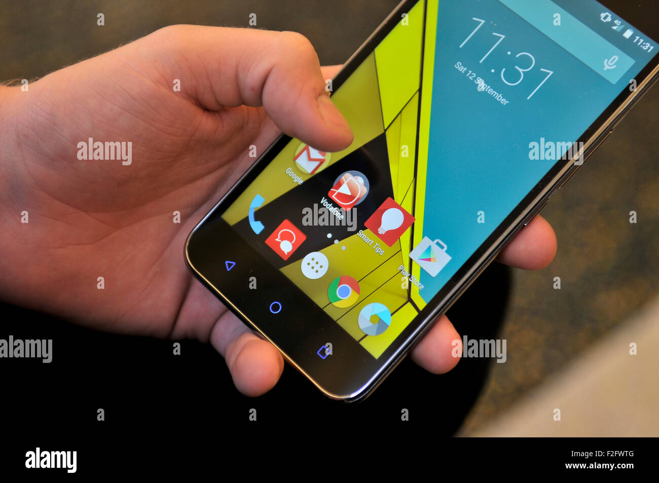 Custodia Flip In Tessuto Oxford E Pelle PU Per Vodafone Smart Ultra 6, Con Portacarte E Stand
