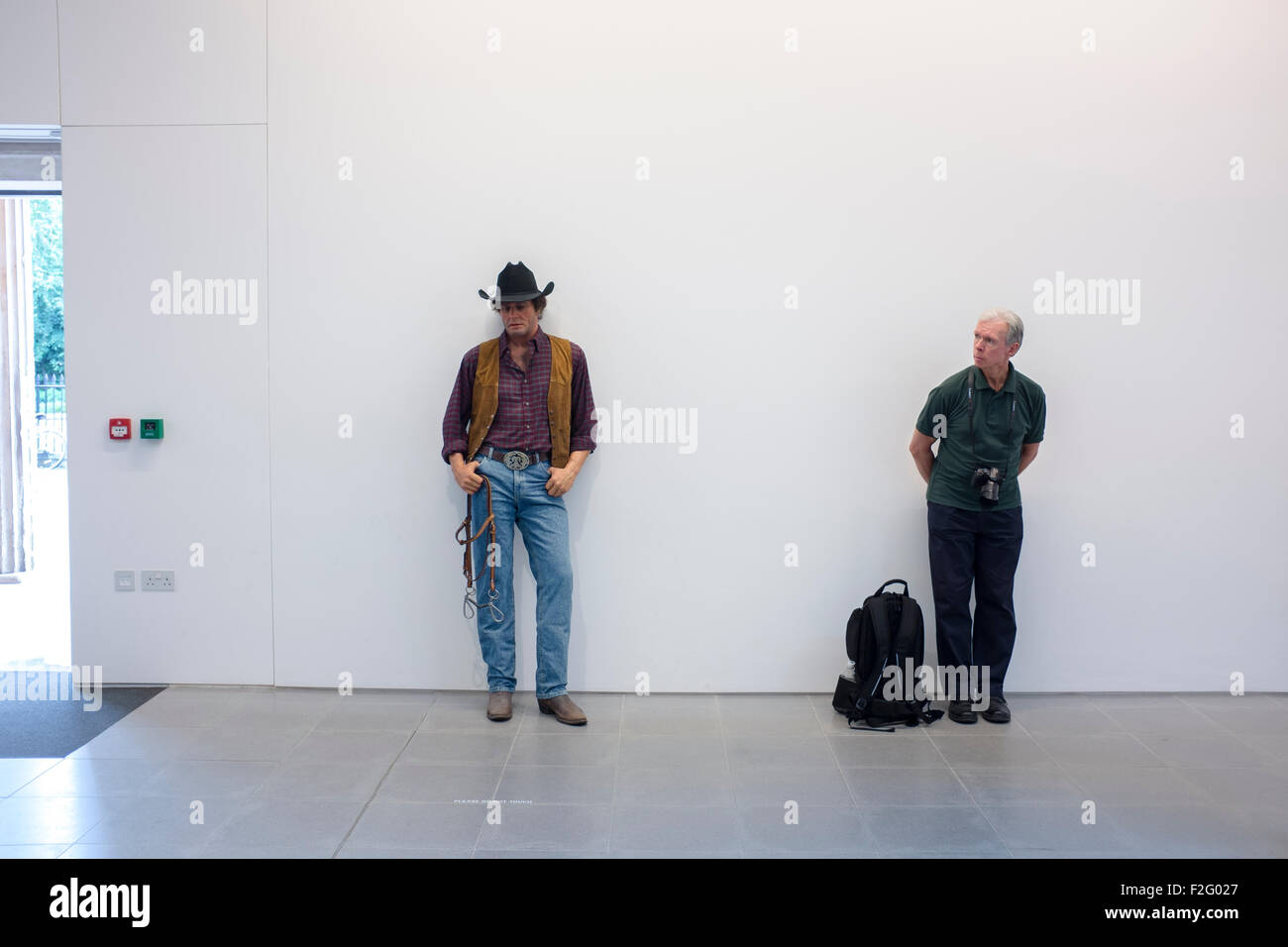 Duane Hanson (1925-1996) in his first survey show in London since 1997. Throughout his forty-year career, Hanson created lifelike sculptures portraying working-class Americans and overlooked members of society. Reminiscent of the Pop Art movement of the time, his sculptures transform the banalities and trivialities of everyday life into iconographic material. Stock Photo