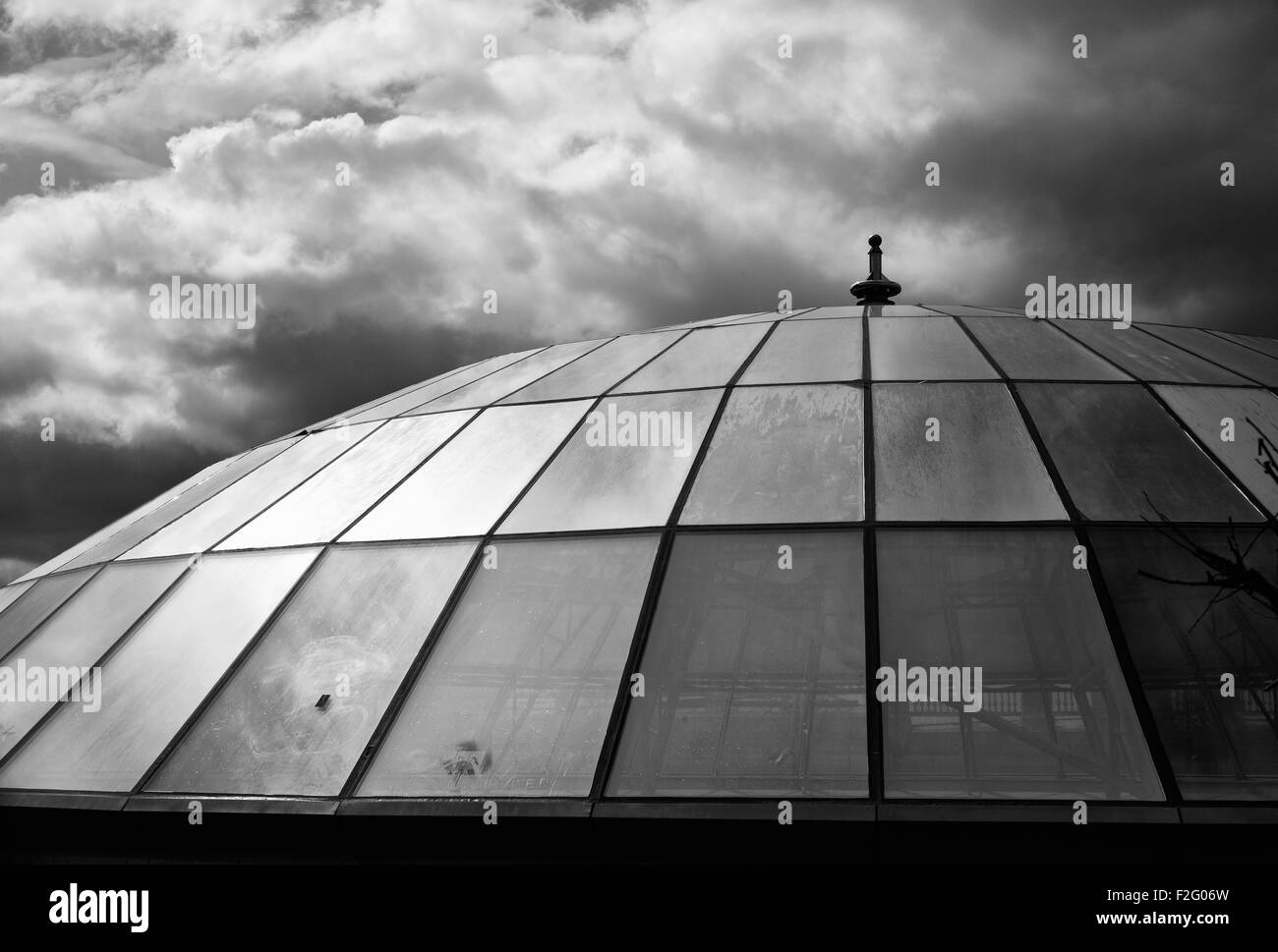 Modular dome Black and White Stock Photos & Images - Alamy