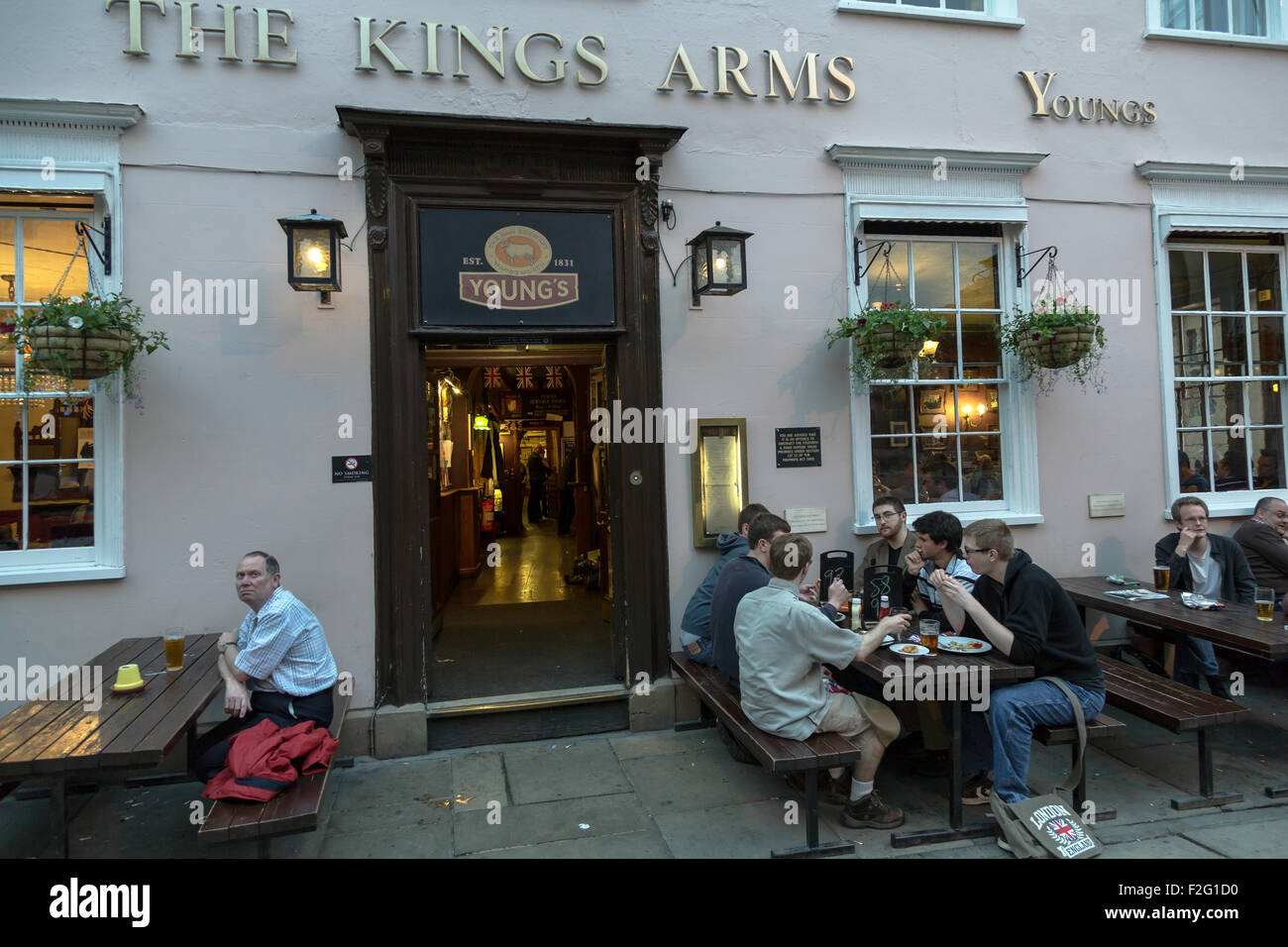 Kings Arms Pub Oxford England UK Stock Photo - Alamy