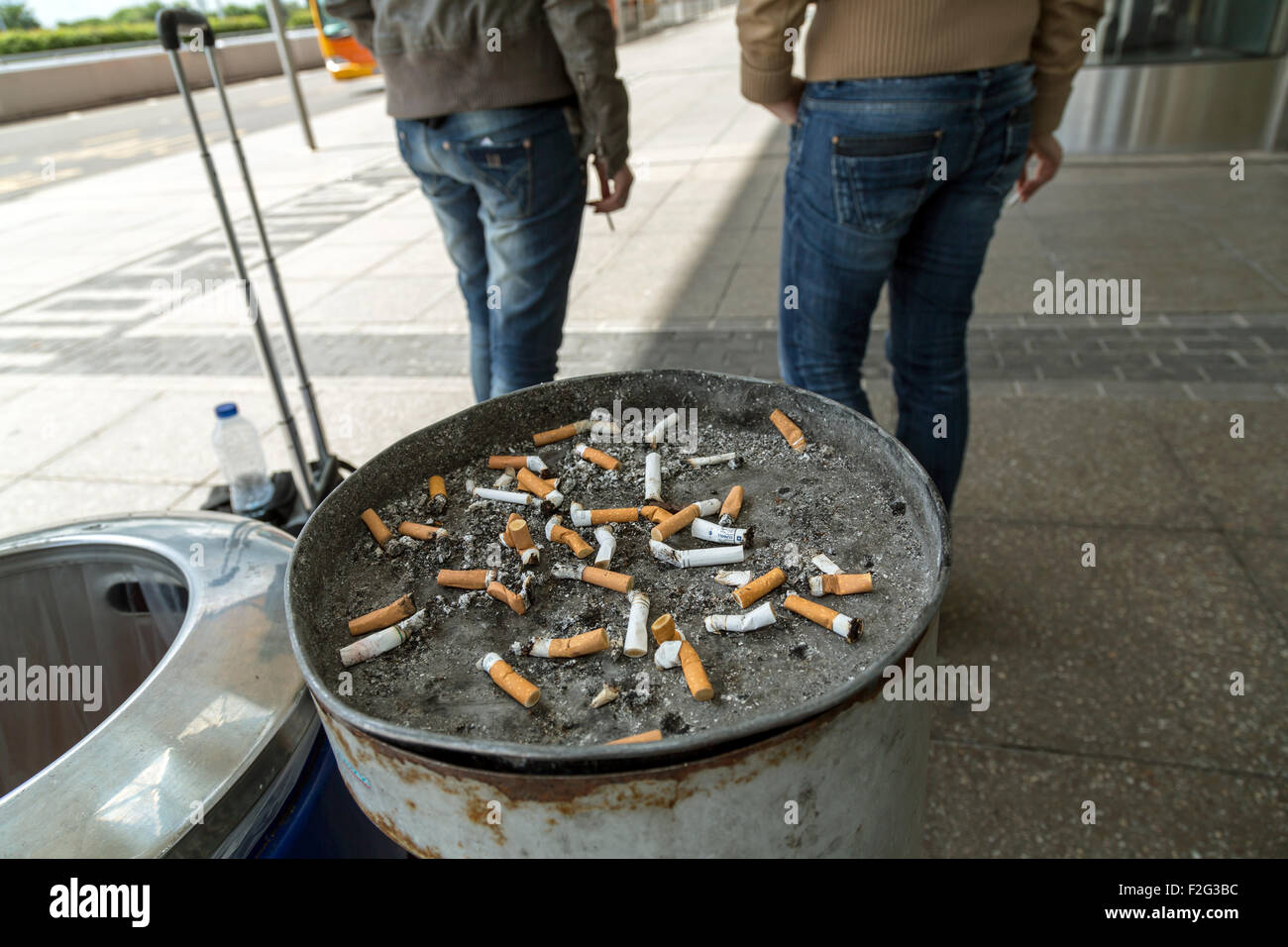 Smoking area london stansted airport hi-res stock photography and images