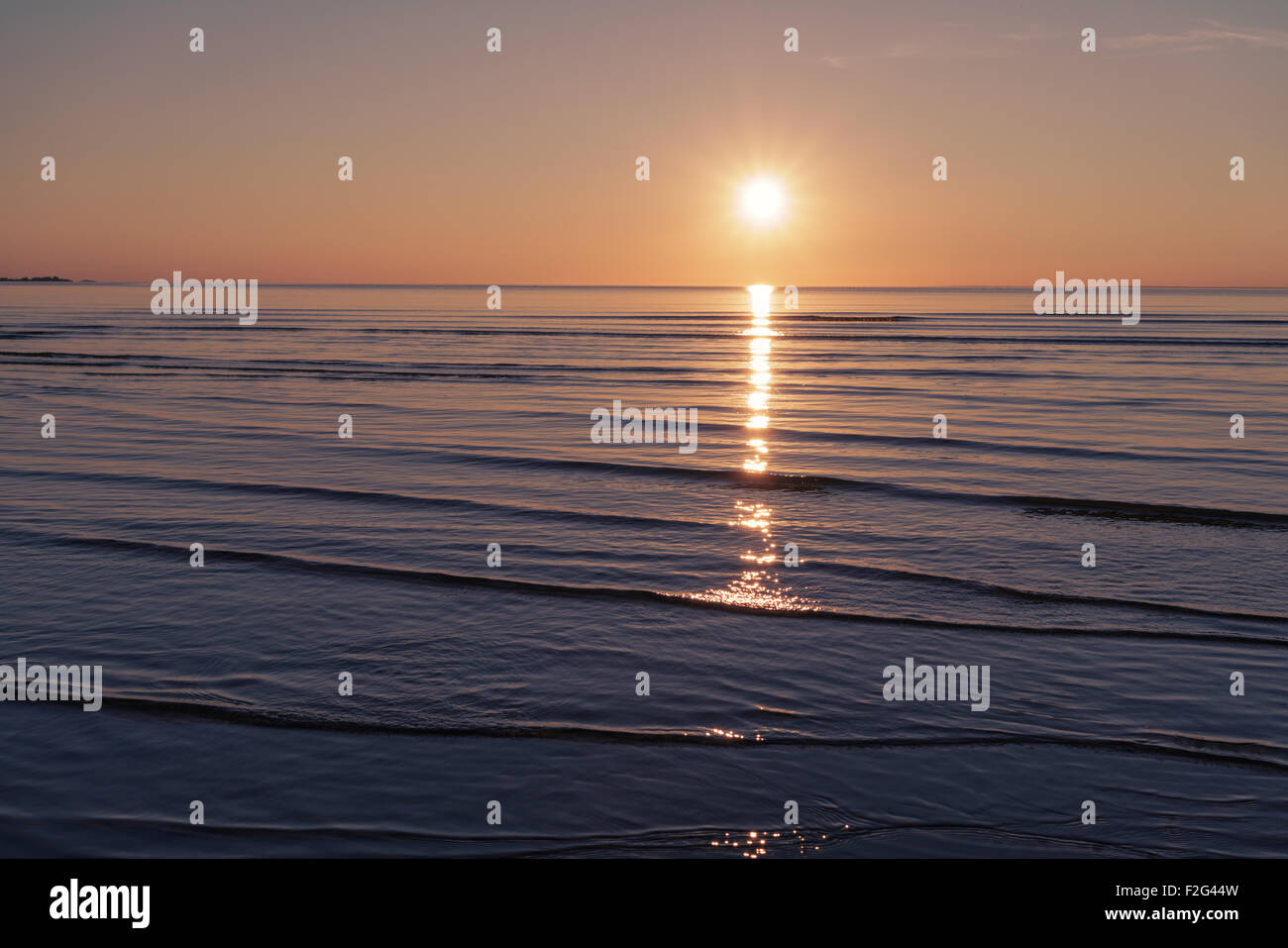 Blue sea water sunset red hi-res stock photography and images - Alamy