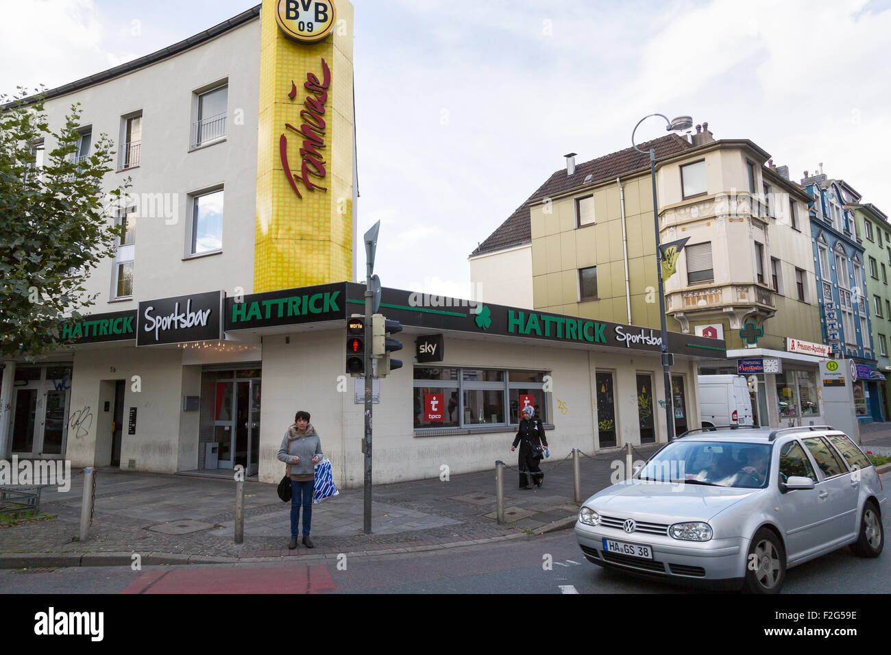 2013 houses pub hires stock photography and images Alamy