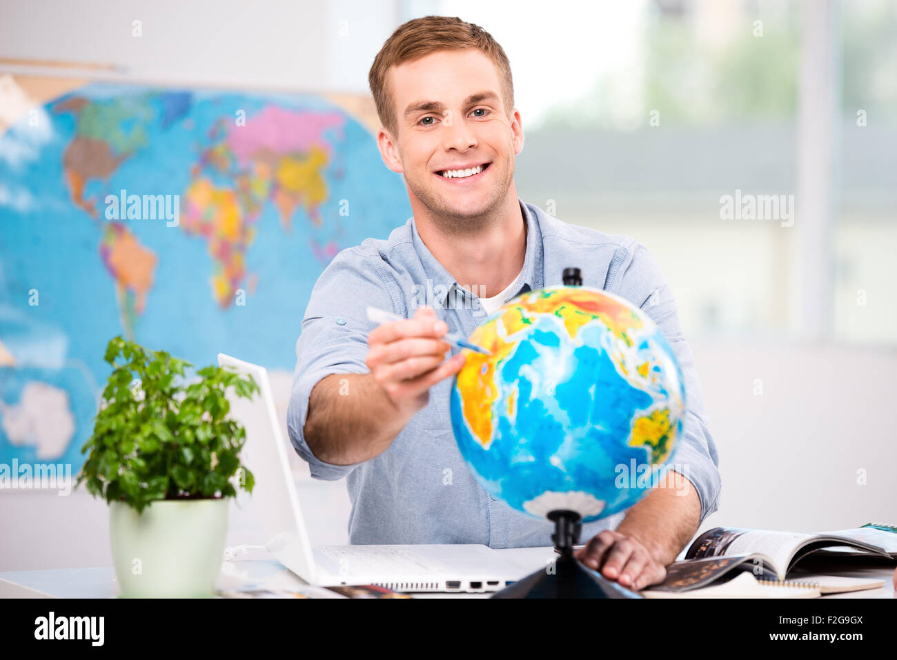 Travel agency people hi-res stock photography and images - Alamy