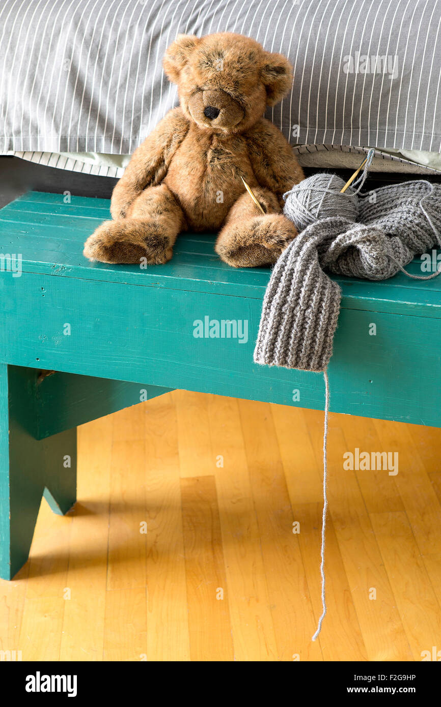 Teddy bear on a bench Stock Photo - Alamy
