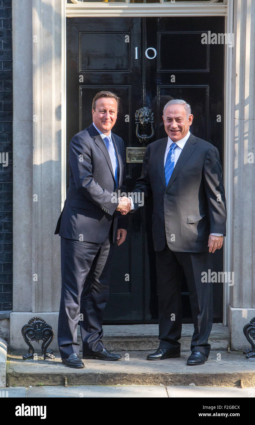 Prime Minister,David Cameron with Israeli Prime Minister Benjamin Netanyahu on the steps of Number 10 Downing street Stock Photo