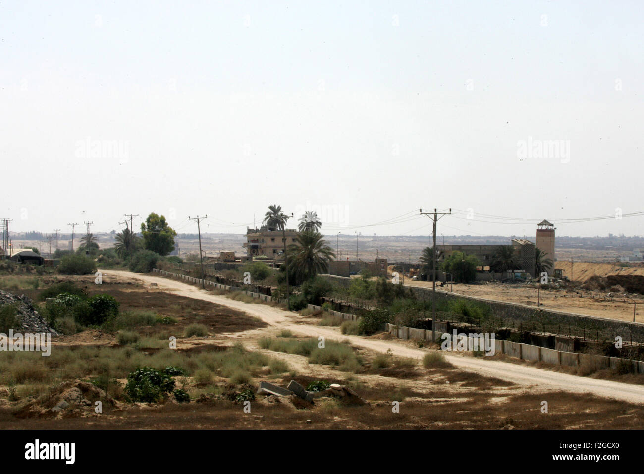 Rafah, Gaza Strip, Palestinian Territory. 18th Sep, 2015. A general view shows the Gaza-Egypt border after Egyptian forces flooded smuggling tunnles, in Rafah in the southern Gaza Strip September 18, 2015. According to Palestinian witnesses, the Egyptian authorities pumped water from the Mediterranean Sea through pipes to destroy the tunnels Credit:  Abed Rahim Khatib/APA Images/ZUMA Wire/Alamy Live News Stock Photo