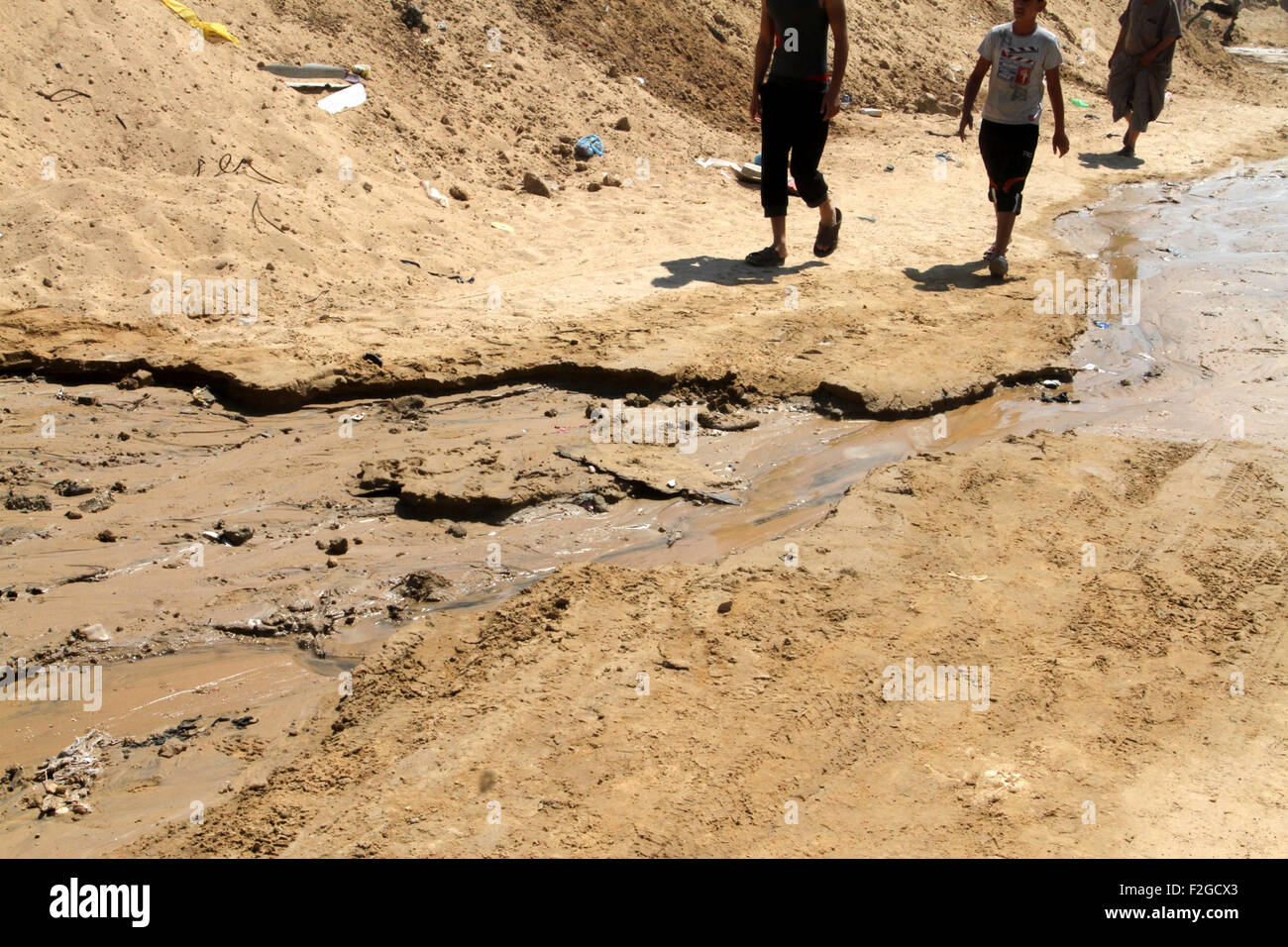 Rafah, Gaza Strip, Palestinian Territory. 18th Sep, 2015. Palestinians inspect the damage after Egyptian forces flooded smuggling tunnels dug beneath the Gaza-Egypt border, in Rafah in the southern Gaza Strip September 18, 2015. According to Palestinian witnesses, the Egyptian authorities pumped water from the Mediterranean Sea through pipes to destroy the tunnels Credit:  Abed Rahim Khatib/APA Images/ZUMA Wire/Alamy Live News Stock Photo