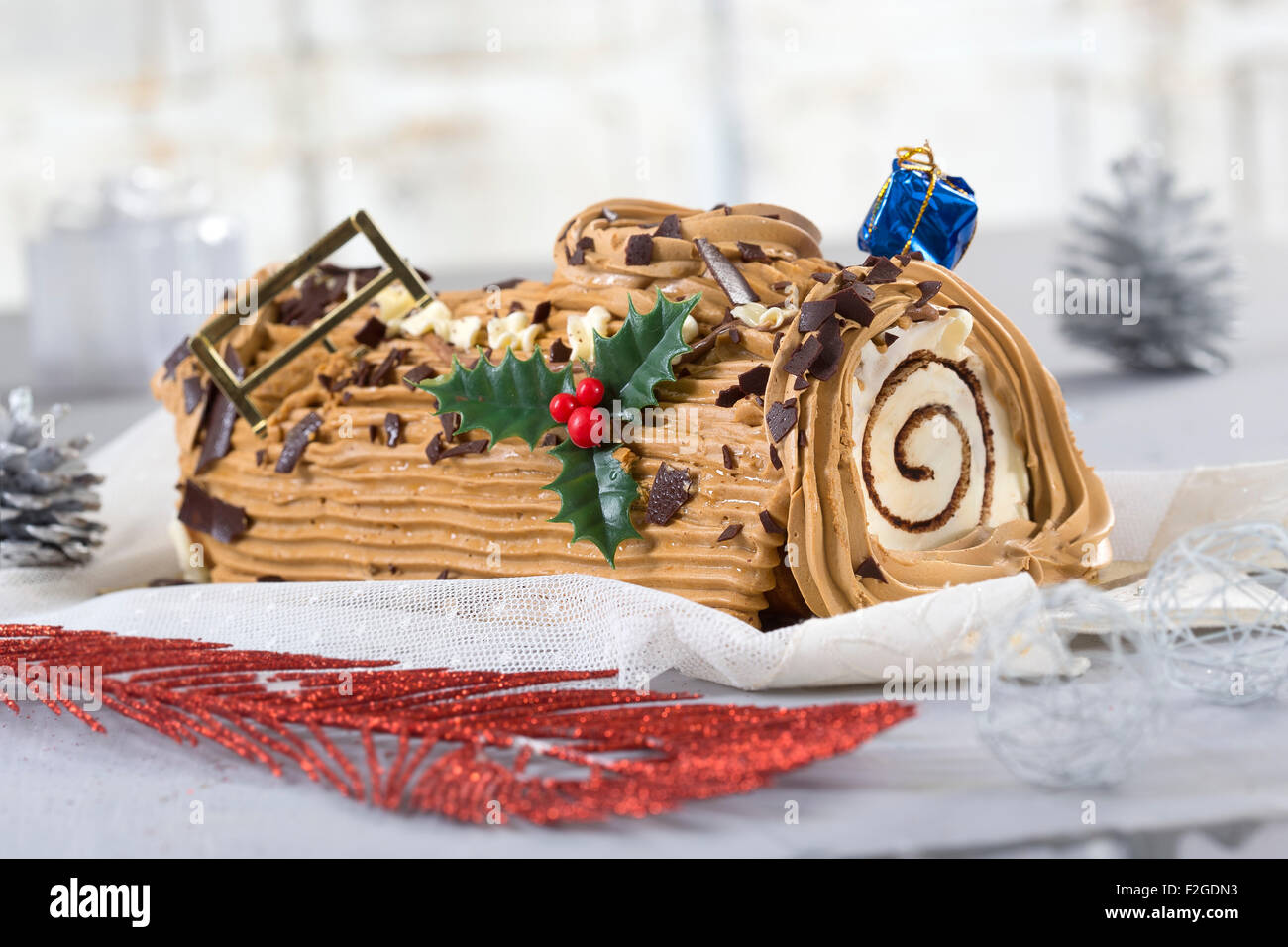 a yule log cake, traditional of Christmas time Stock Photo Alamy