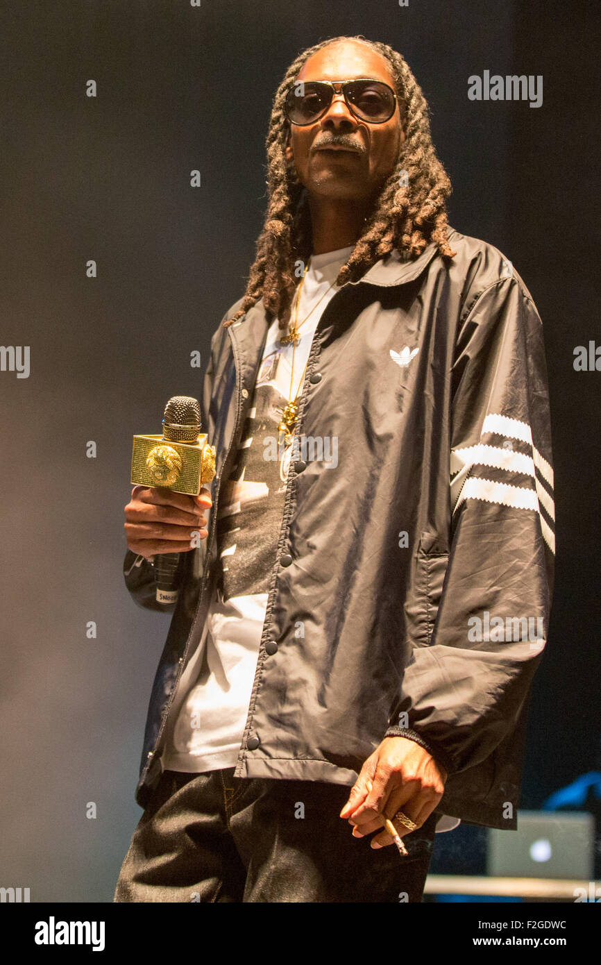 Chicago, Illinois, USA. 13th Sep, 2015. Rapper SNOOP DOGG performs live