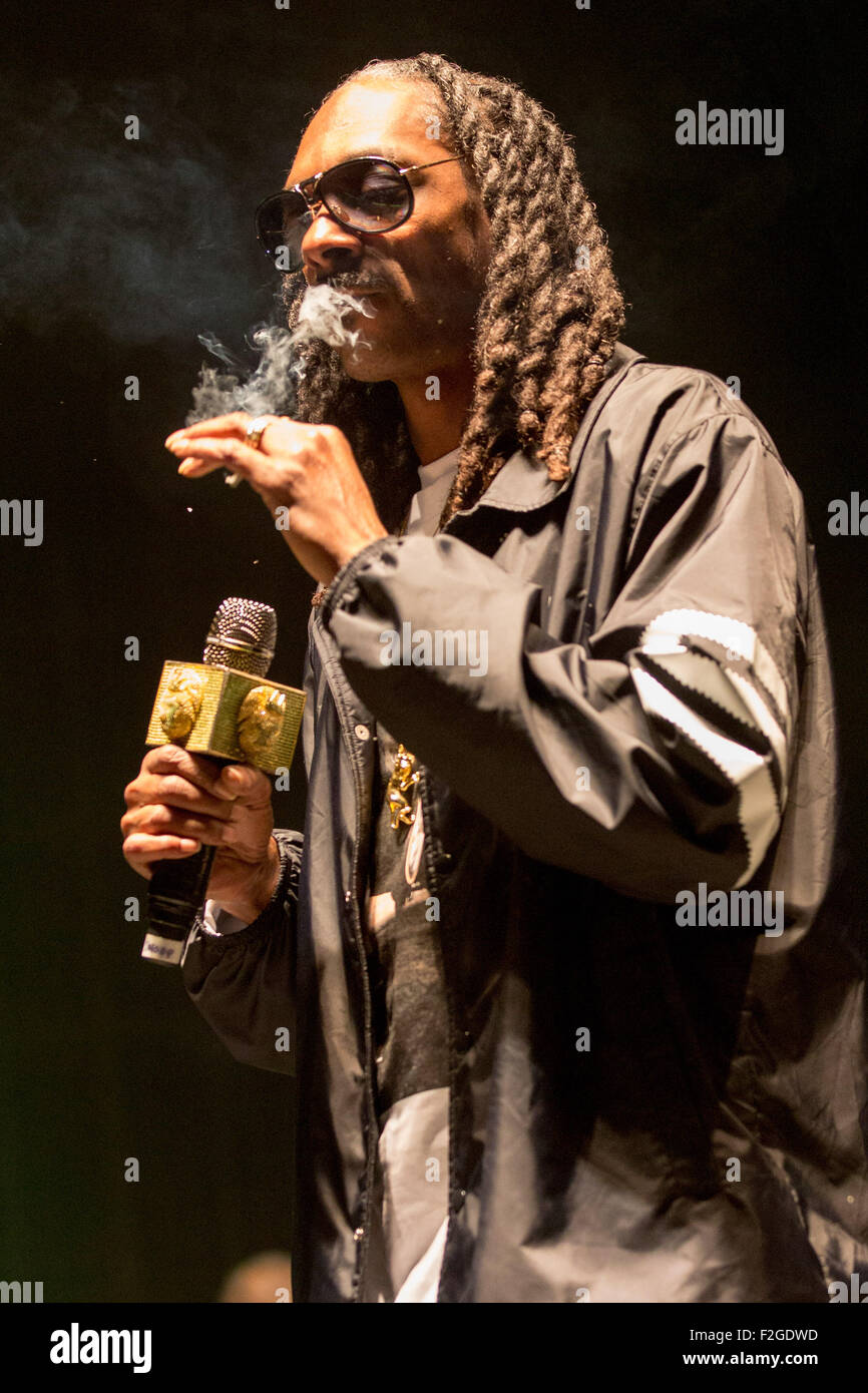Chicago, Illinois, USA. 13th Sep, 2015. Rapper SNOOP DOGG performs live