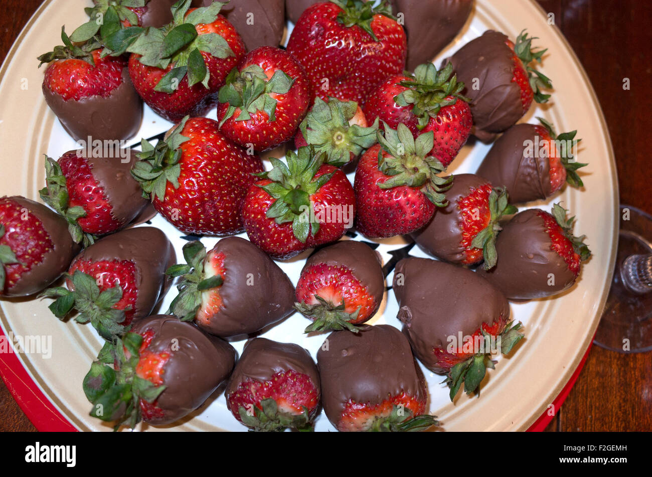 Chocolate covered strawberries hi-res stock photography and images - Page 3  - Alamy