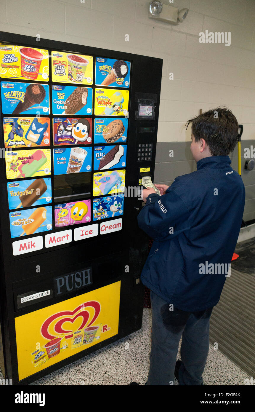 Popular chips in vending machine - USA Stock Photo - Alamy